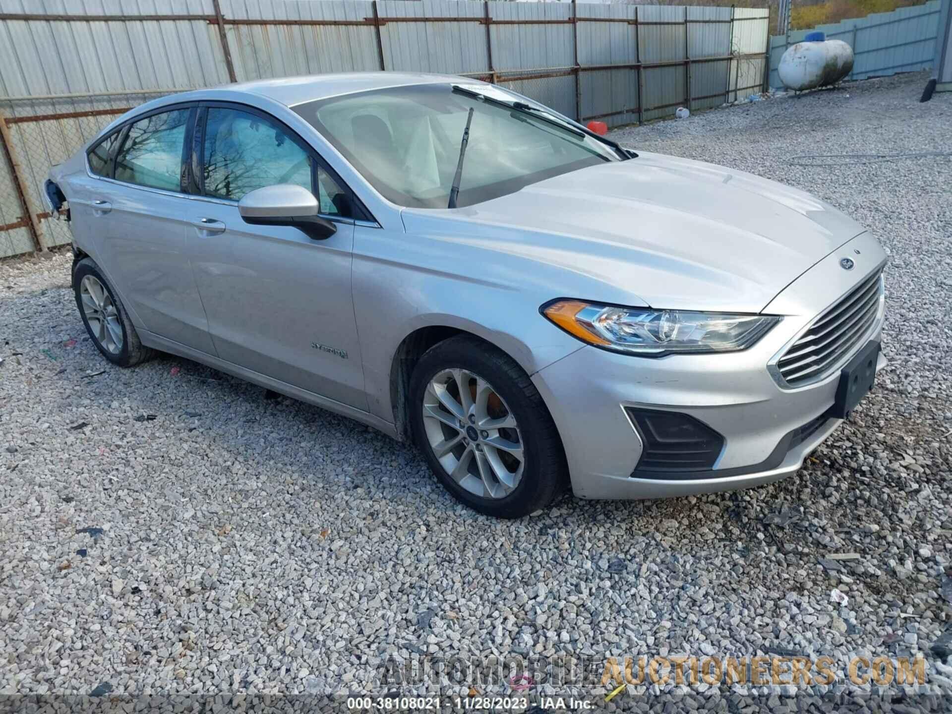 3FA6P0LU0KR226696 FORD FUSION HYBRID 2019