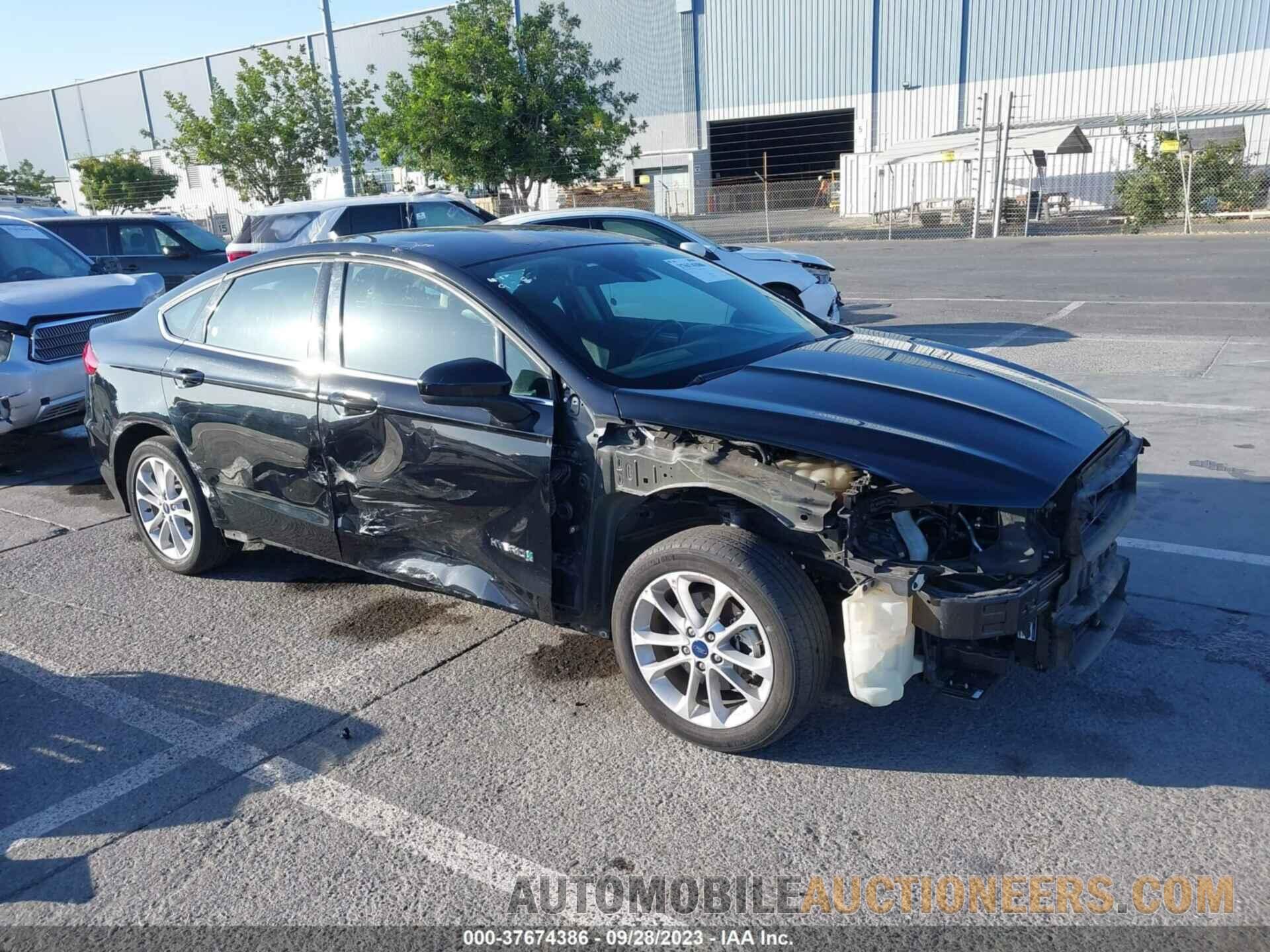 3FA6P0LU0KR261738 FORD FUSION HYBRID 2019