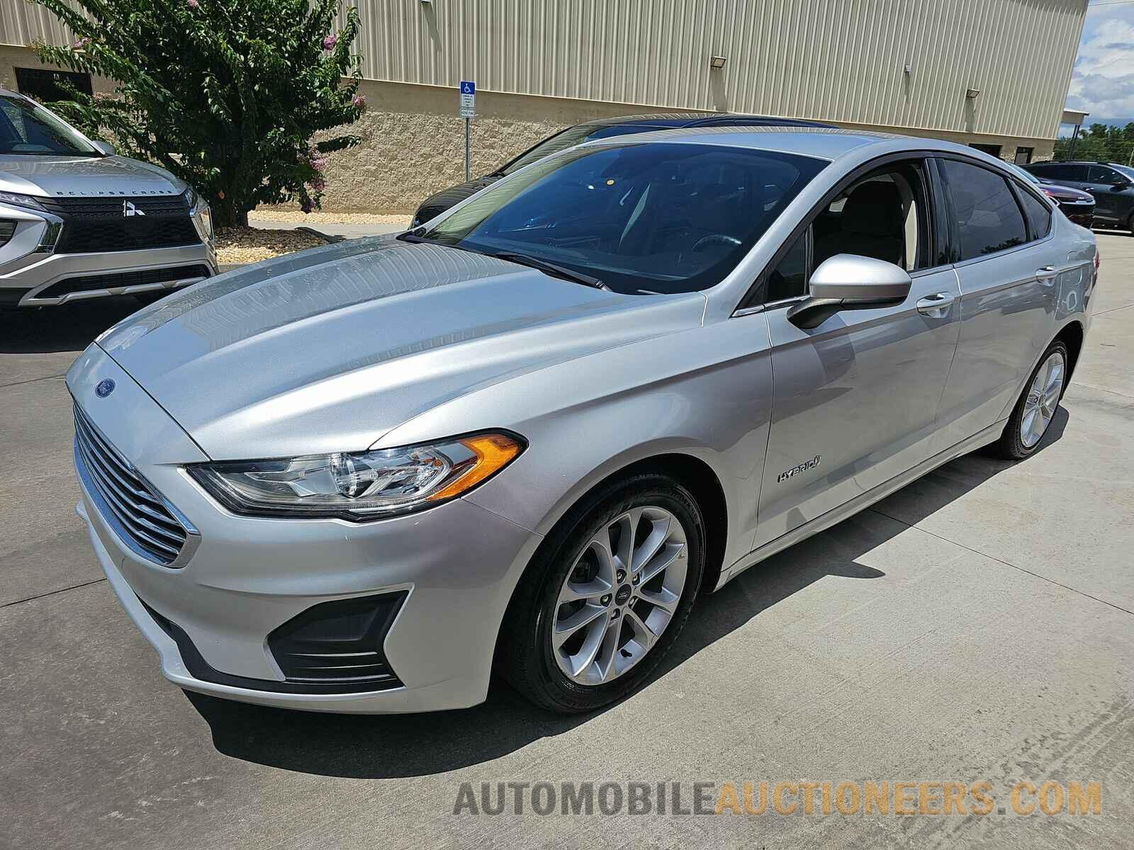 3FA6P0LU0KR263389 Ford Fusion Hybrid 2019