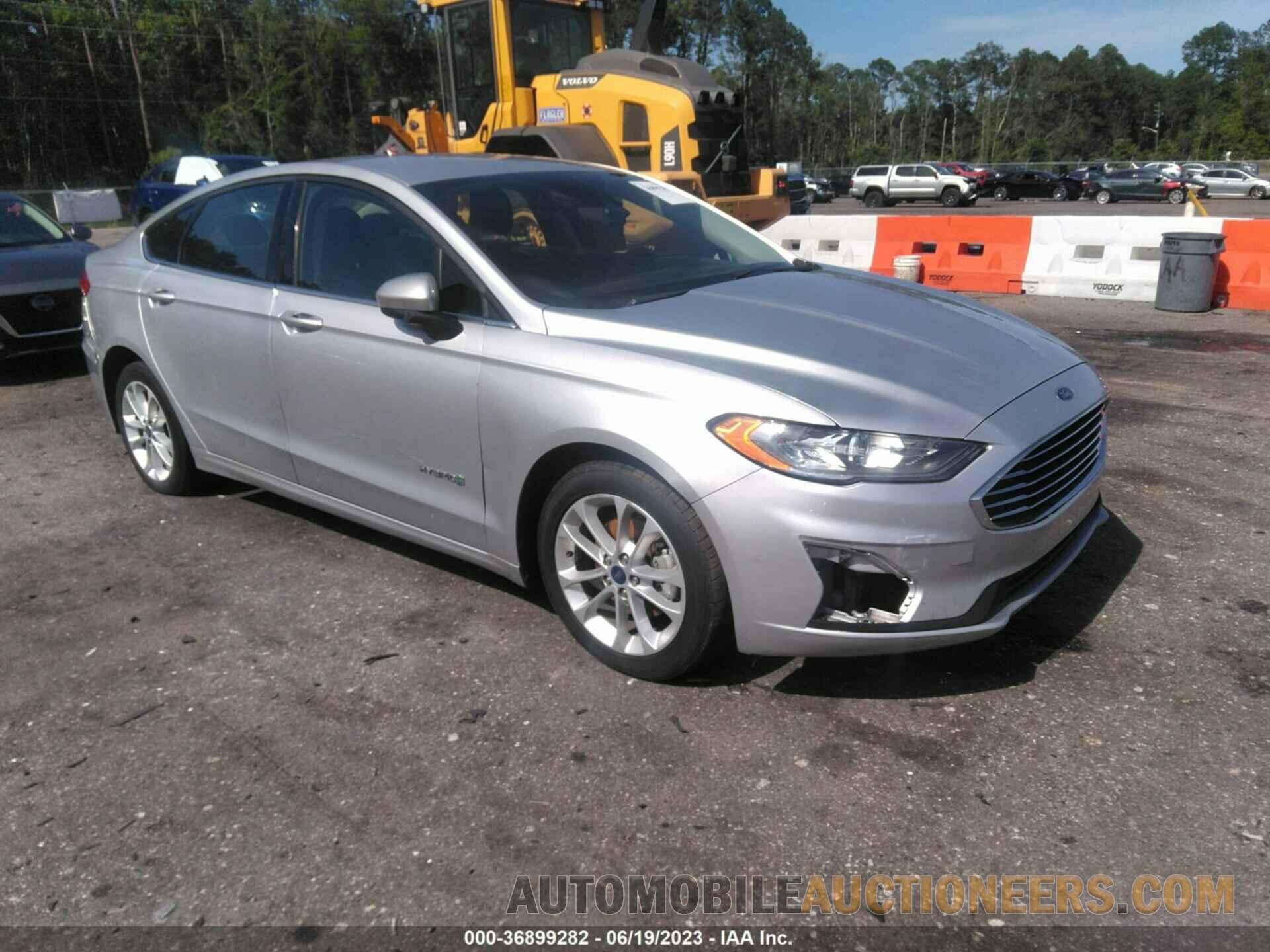 3FA6P0LU1KR107121 FORD FUSION HYBRID 2019