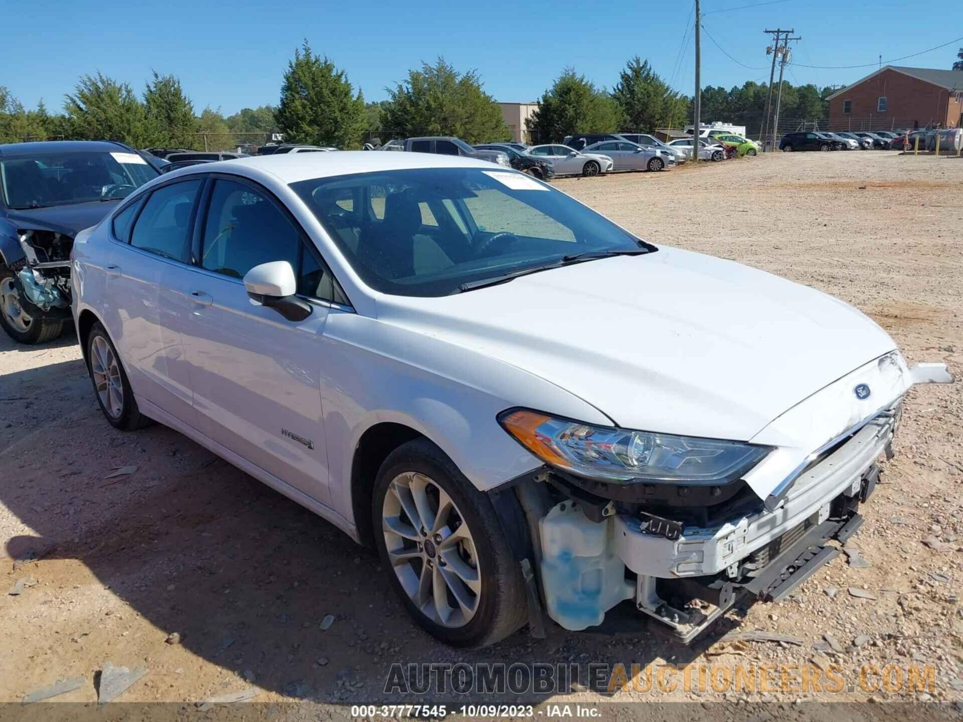 3FA6P0LU1KR117650 FORD FUSION HYBRID 2019