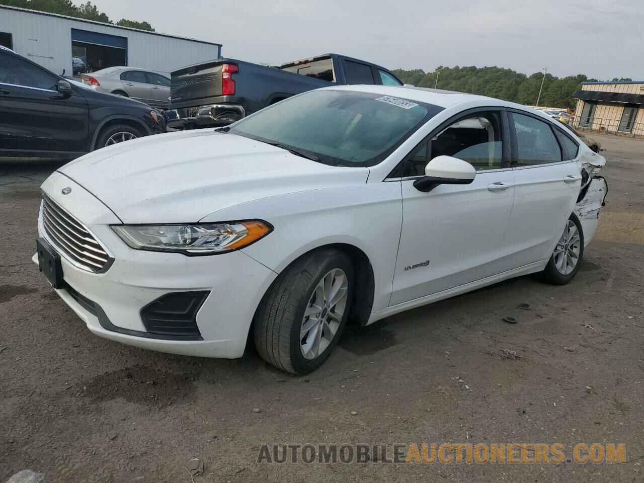 3FA6P0LU1KR182000 FORD FUSION 2019