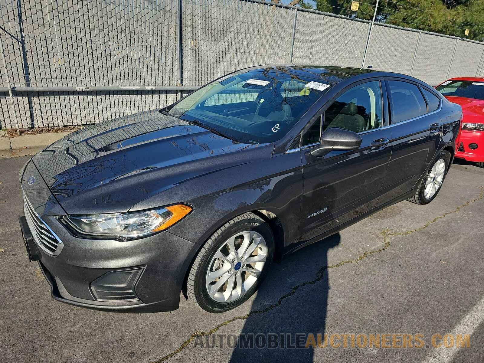 3FA6P0LU1KR185821 Ford Fusion Hybrid 2019