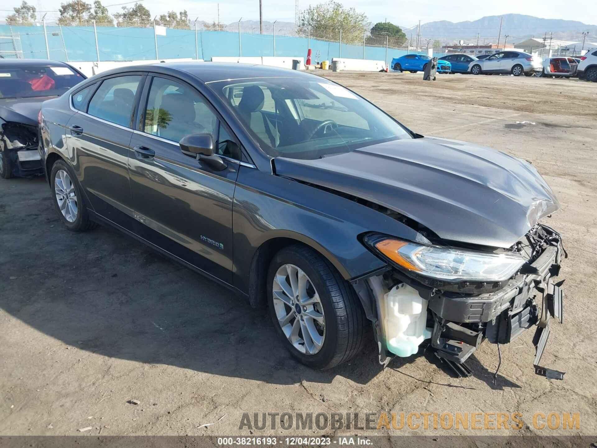 3FA6P0LU1KR200141 FORD FUSION HYBRID 2019