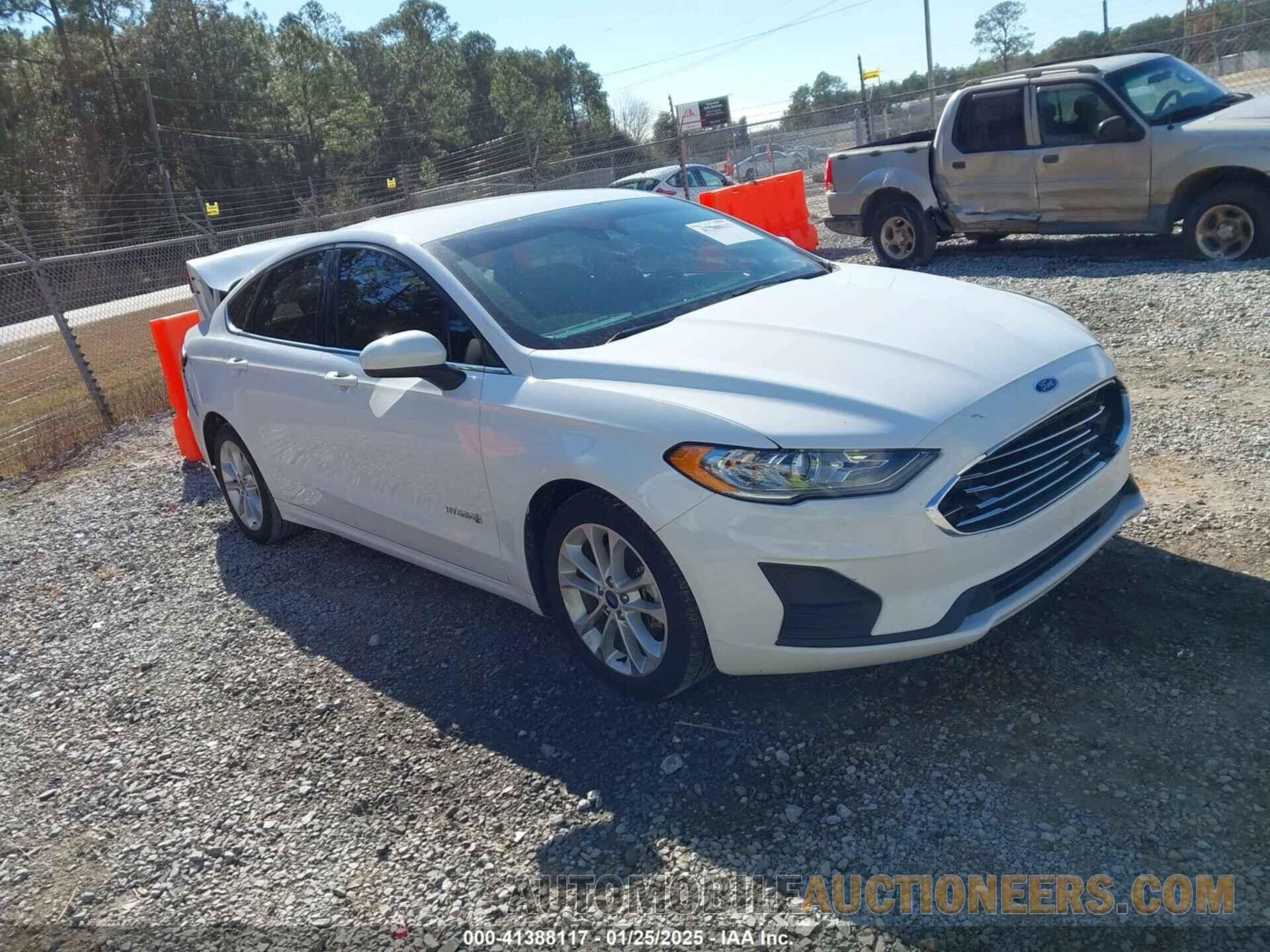 3FA6P0LU1KR204657 FORD FUSION HYBRID 2019