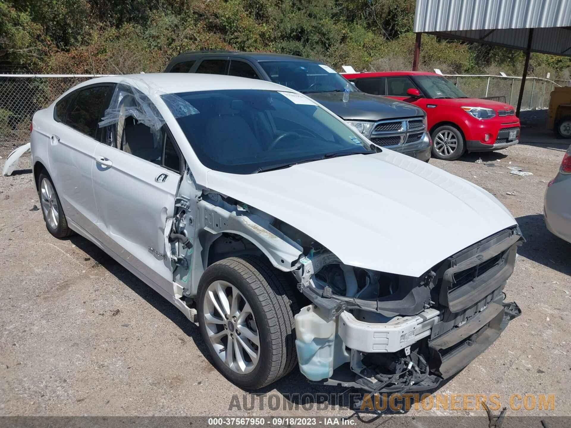 3FA6P0LU1KR243359 FORD FUSION HYBRID 2019