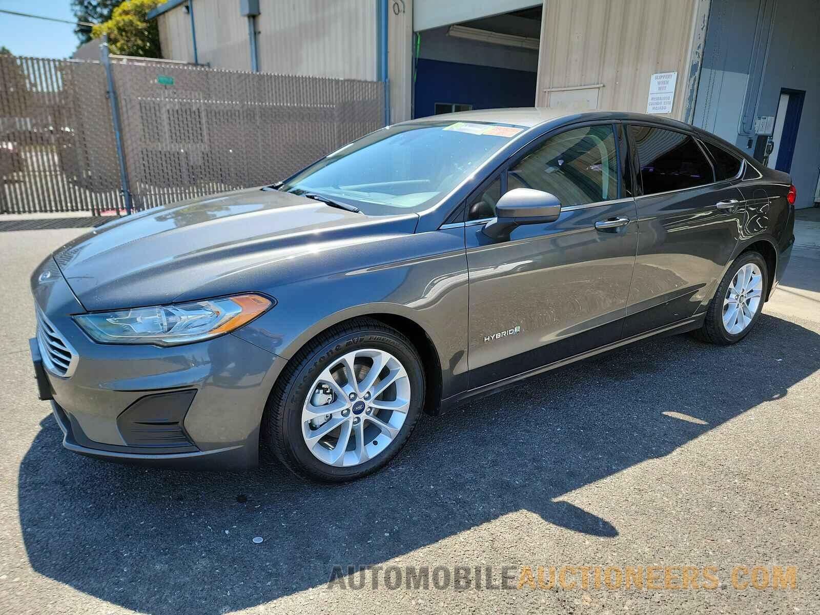 3FA6P0LU1KR255351 Ford Fusion Hybrid 2019