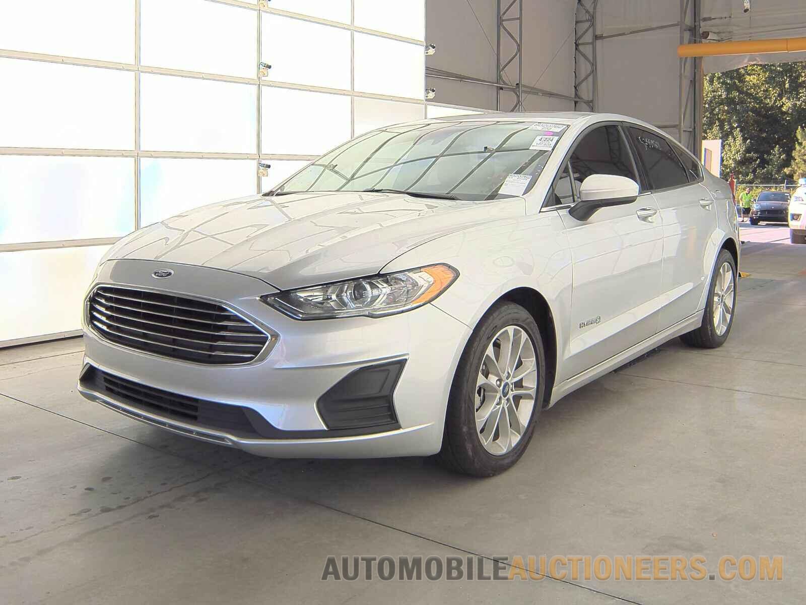 3FA6P0LU2KR104146 Ford Fusion Hybrid 2019