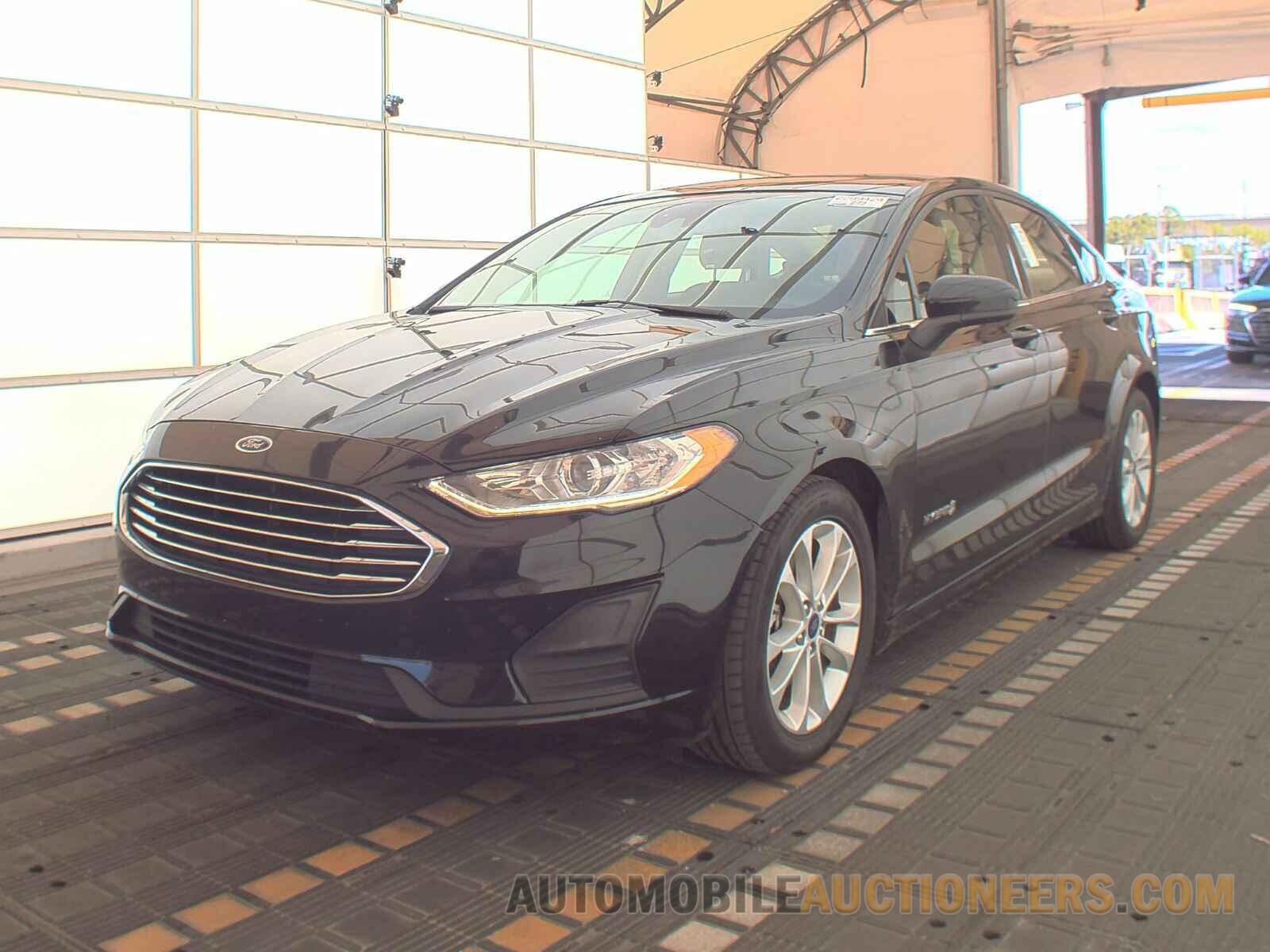 3FA6P0LU2KR117852 Ford Fusion Hybrid 2019