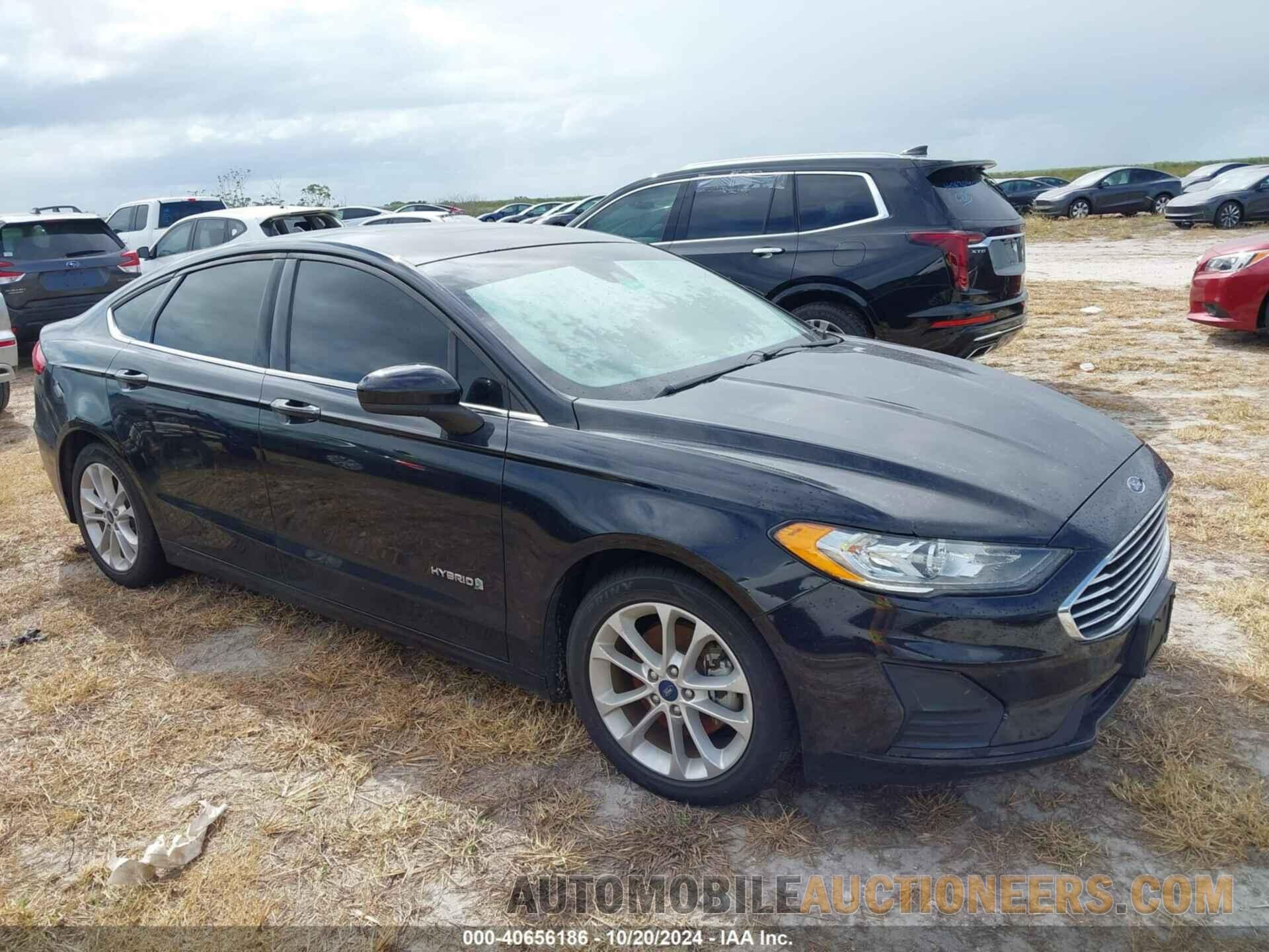 3FA6P0LU2KR139818 FORD FUSION HYBRID 2019