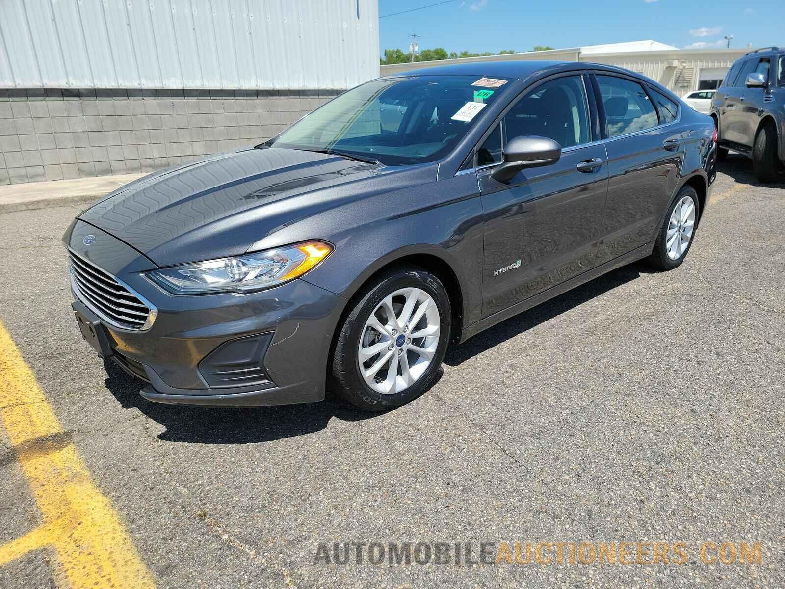 3FA6P0LU2KR158482 Ford Fusion Hybrid 2019