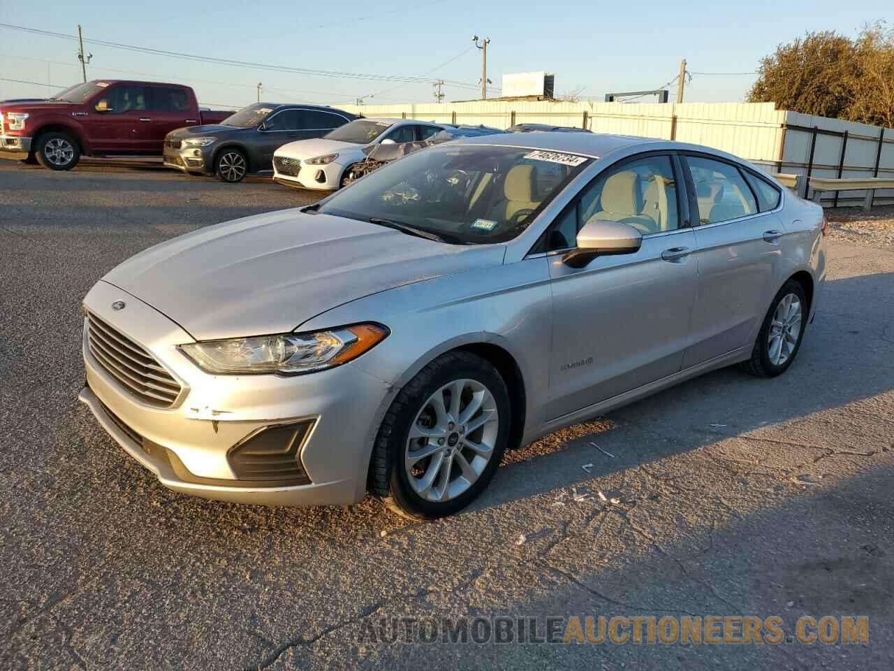 3FA6P0LU2KR225016 FORD FUSION 2019