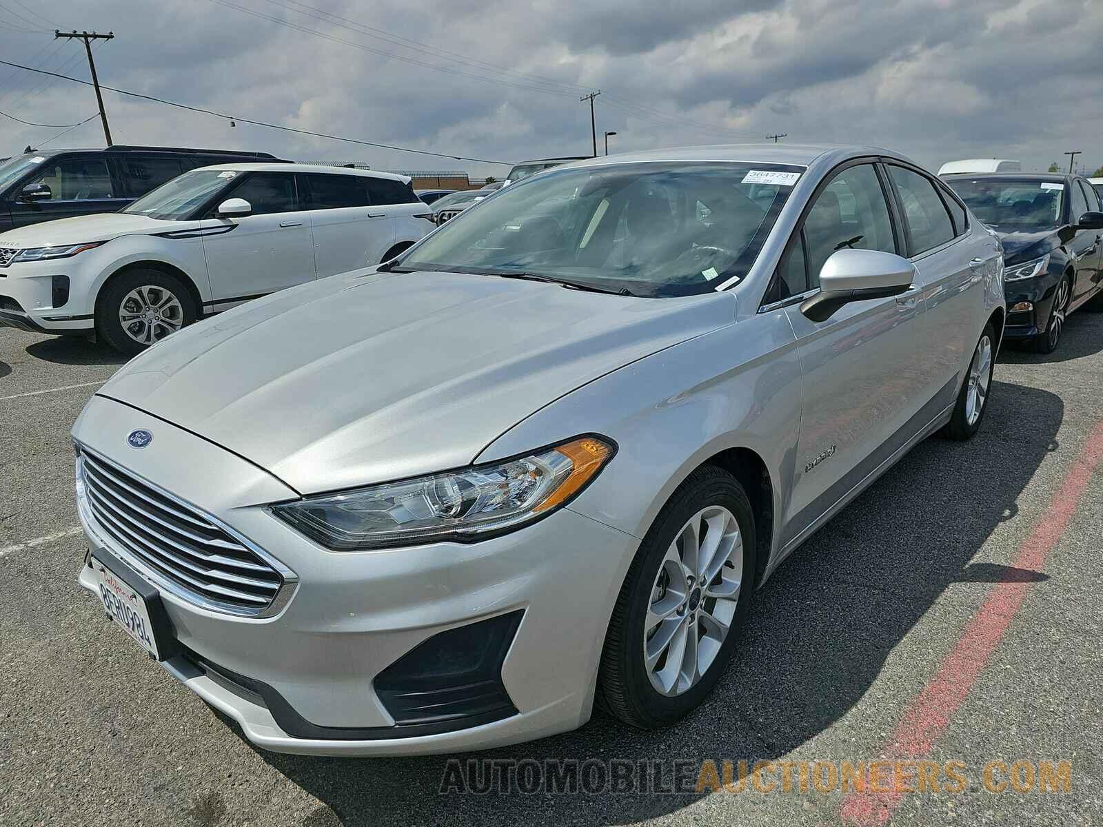 3FA6P0LU3KR152318 Ford Fusion Hybrid 2019