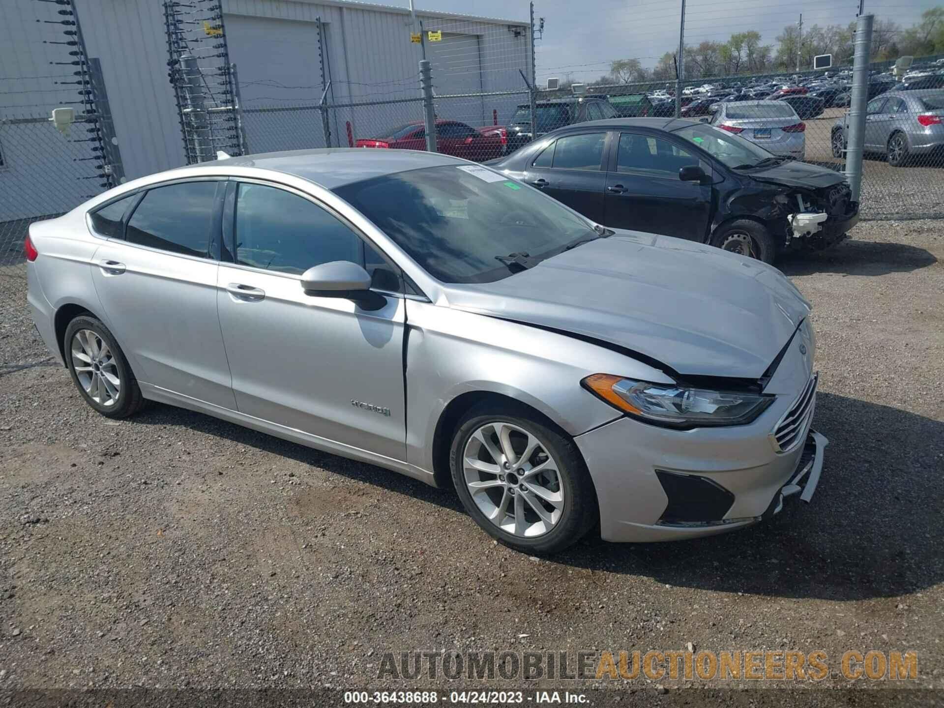 3FA6P0LU4KR117853 FORD FUSION HYBRID 2019