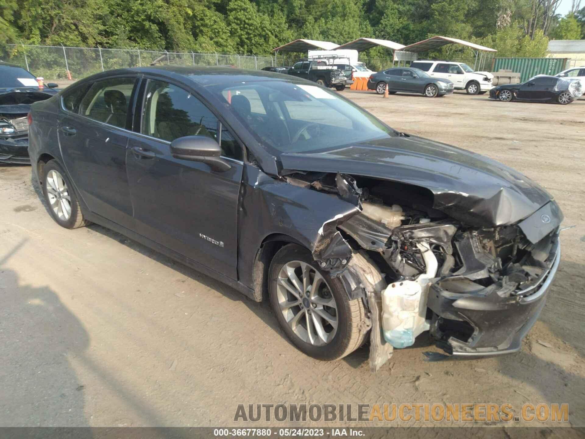 3FA6P0LU4KR182735 FORD FUSION HYBRID 2019