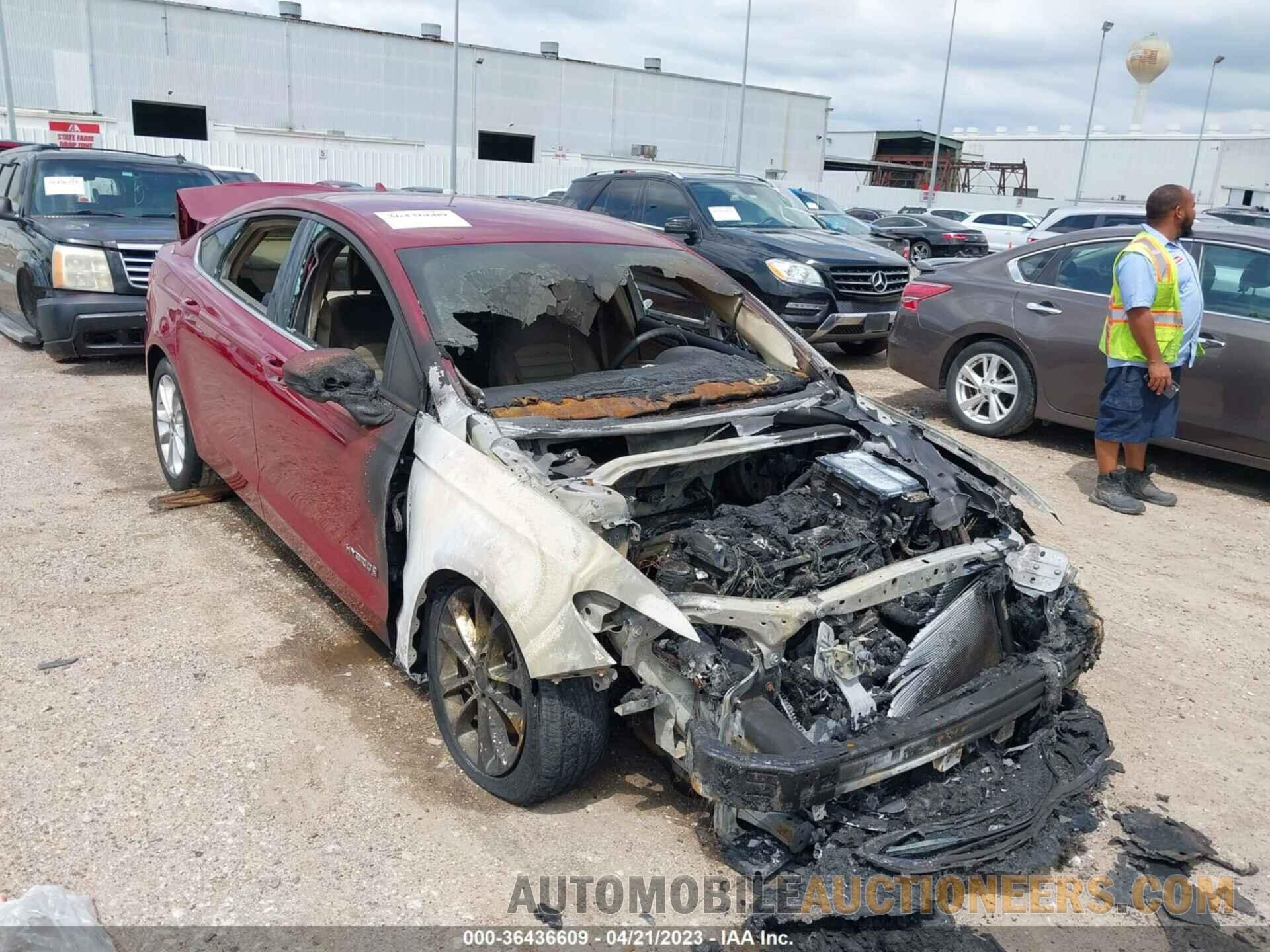 3FA6P0LU4KR195727 FORD FUSION HYBRID 2019