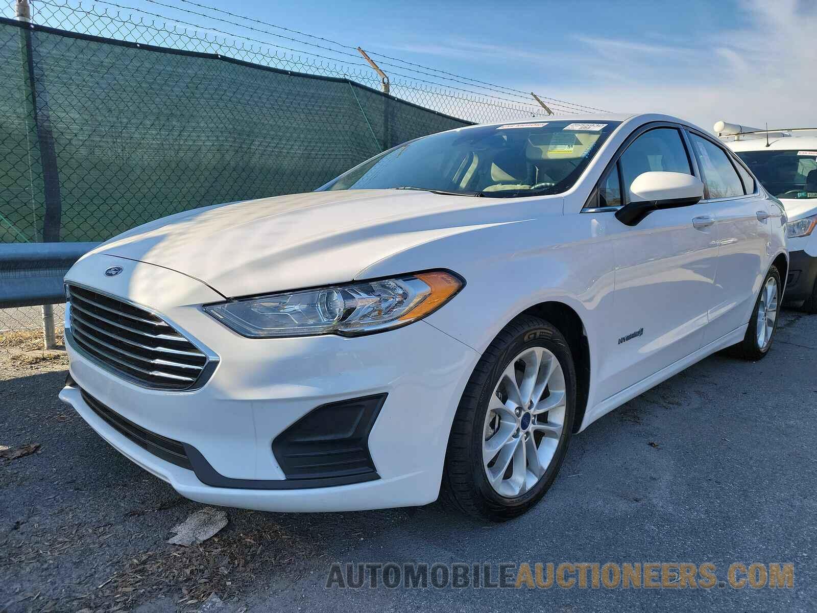 3FA6P0LU4KR221372 Ford Fusion Hybrid 2019