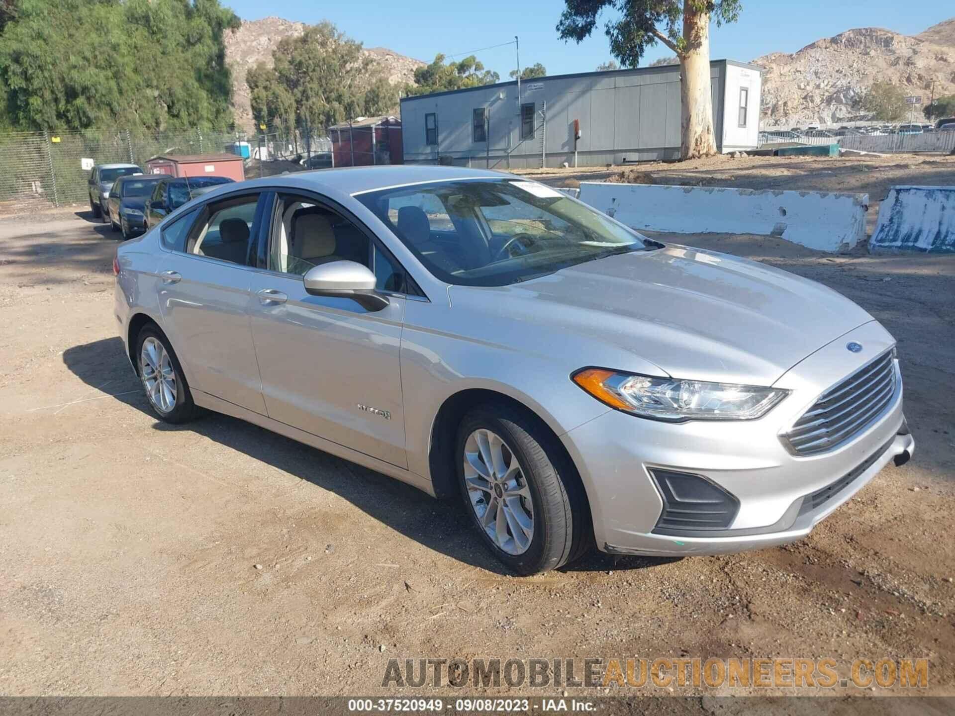 3FA6P0LU4KR225261 FORD FUSION HYBRID 2019