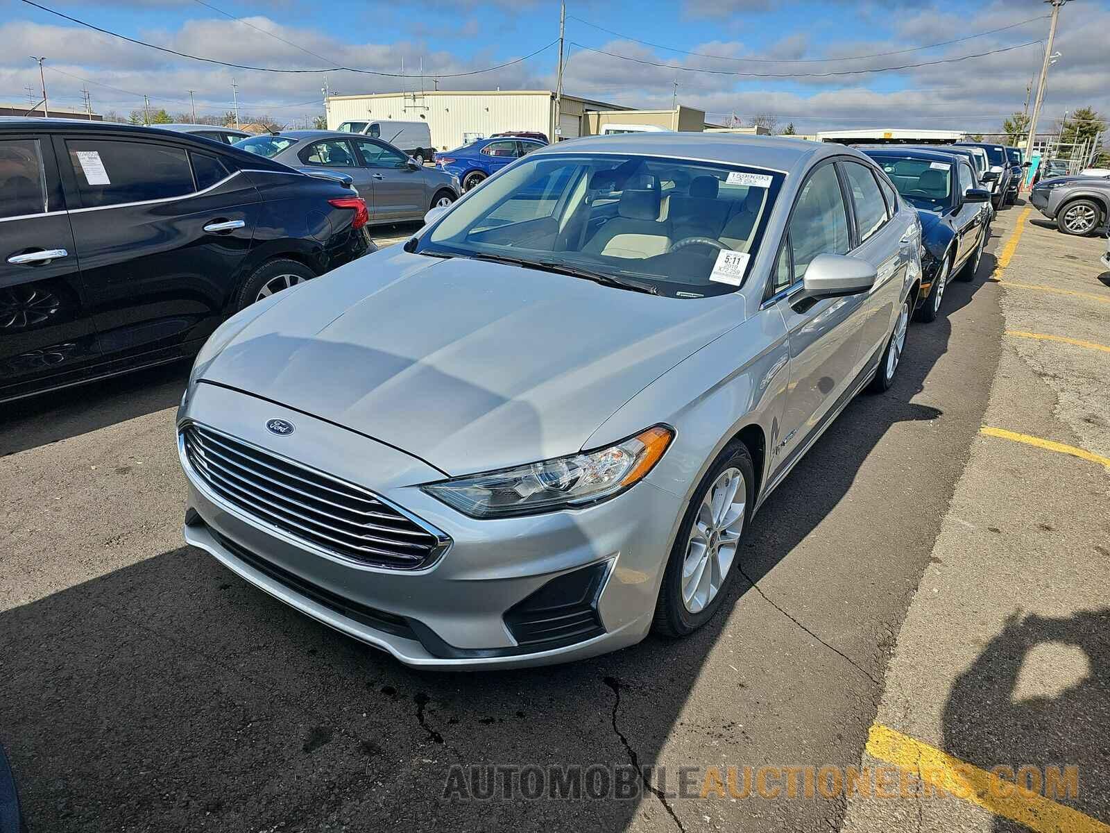 3FA6P0LU5KR100690 Ford Fusion Hybrid 2019