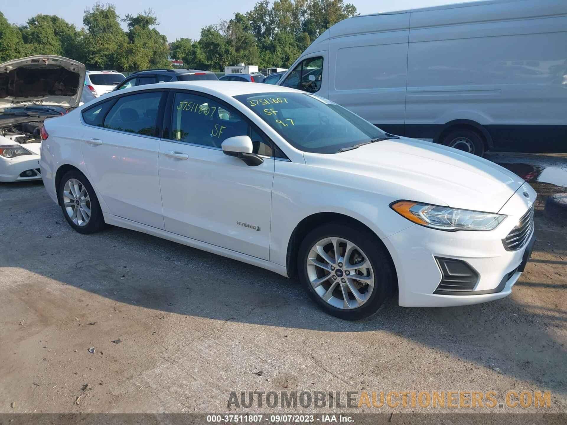 3FA6P0LU5KR121040 FORD FUSION HYBRID 2019