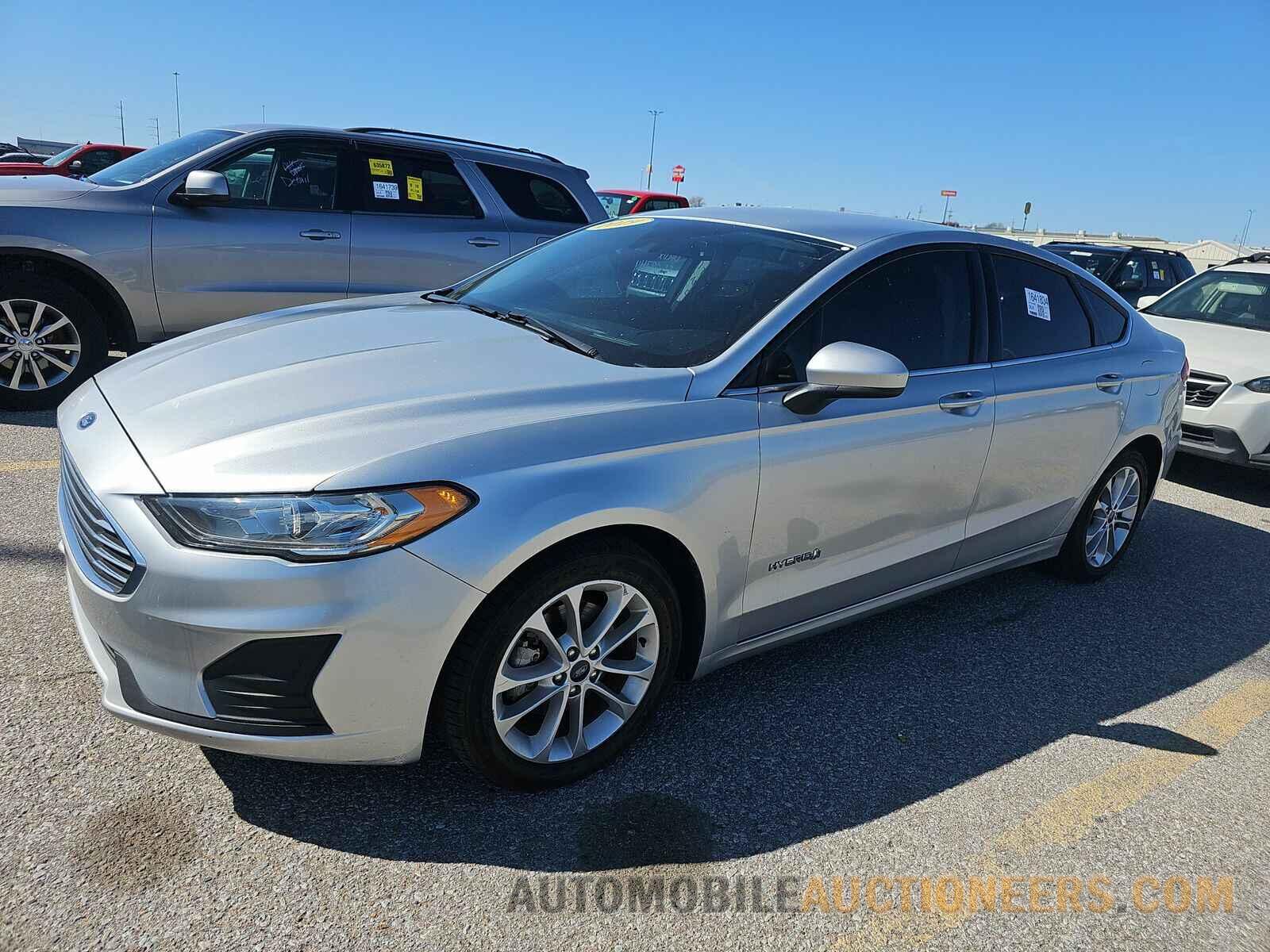 3FA6P0LU5KR138386 Ford Fusion Hybrid 2019