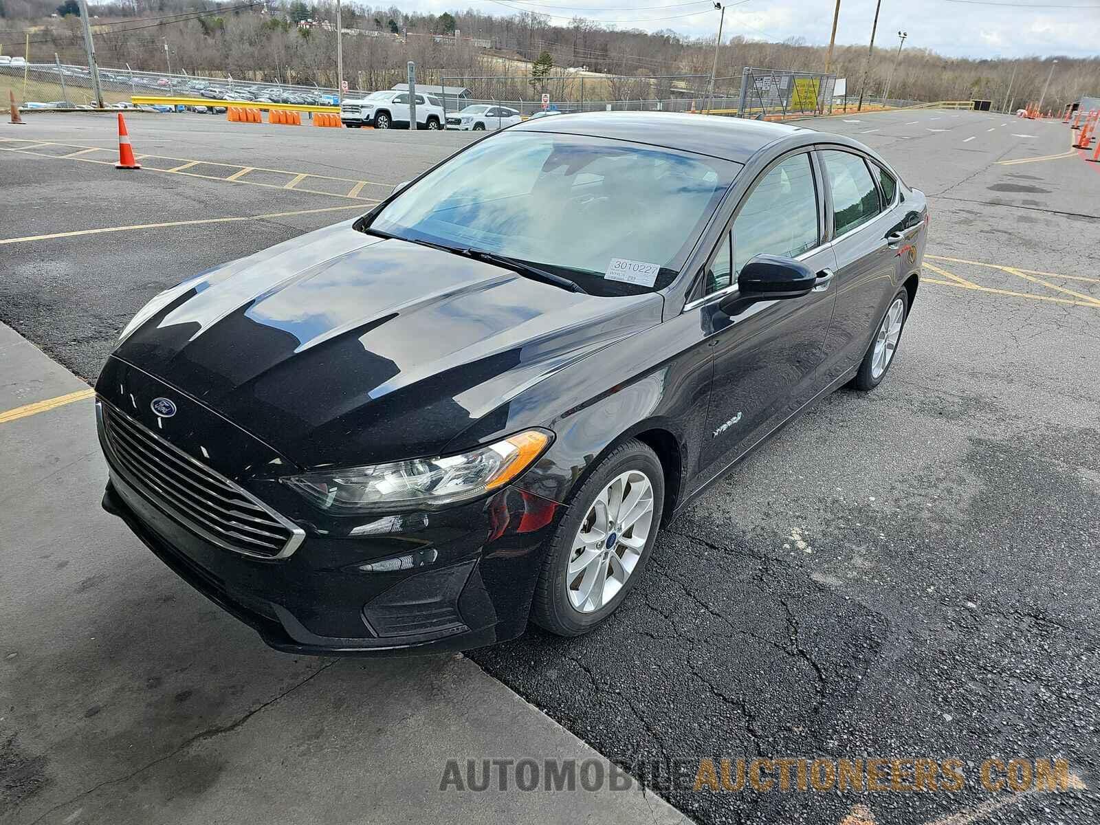 3FA6P0LU5KR143023 Ford Fusion Hybrid 2019