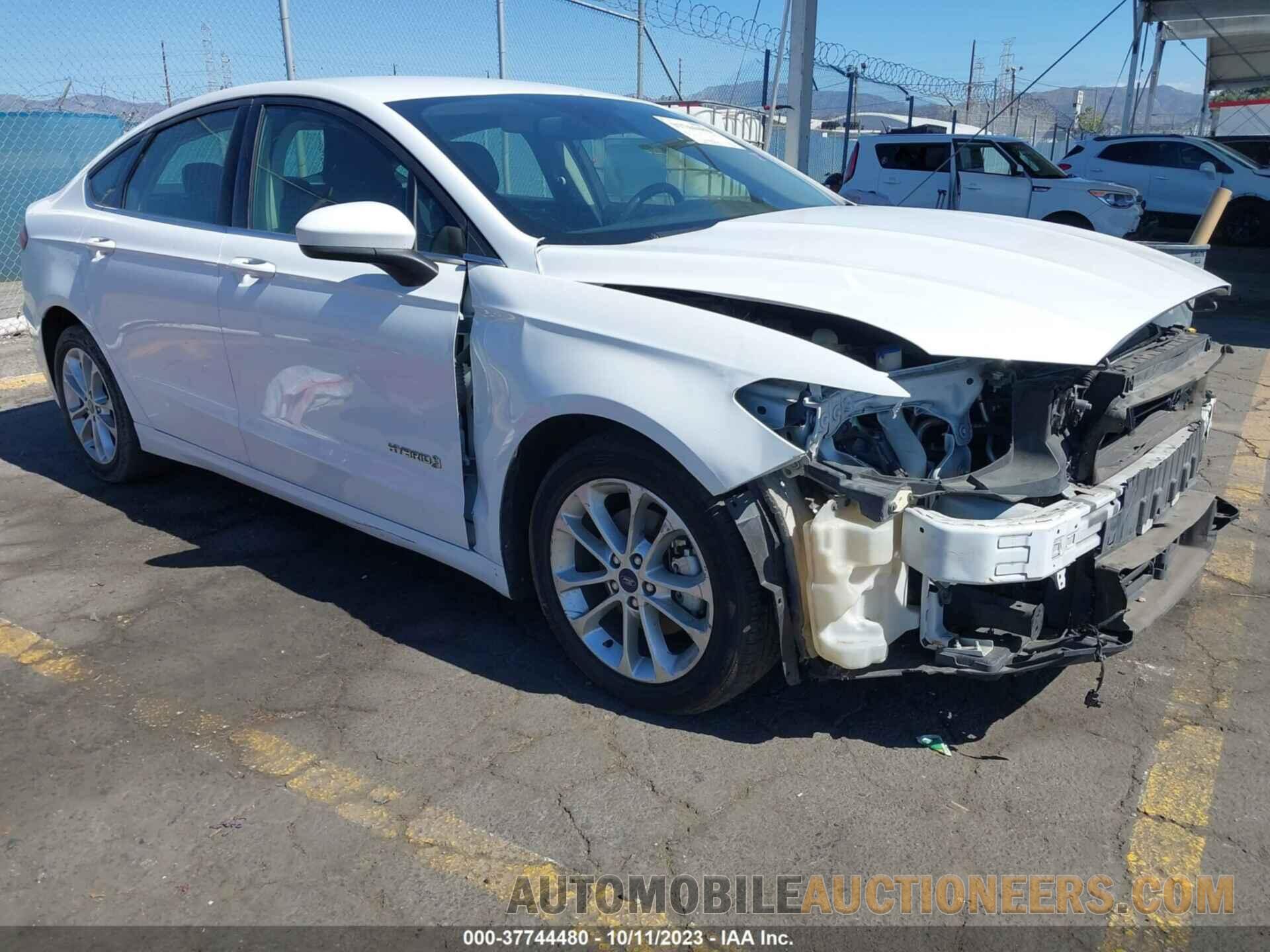 3FA6P0LU5KR143846 FORD FUSION HYBRID 2019