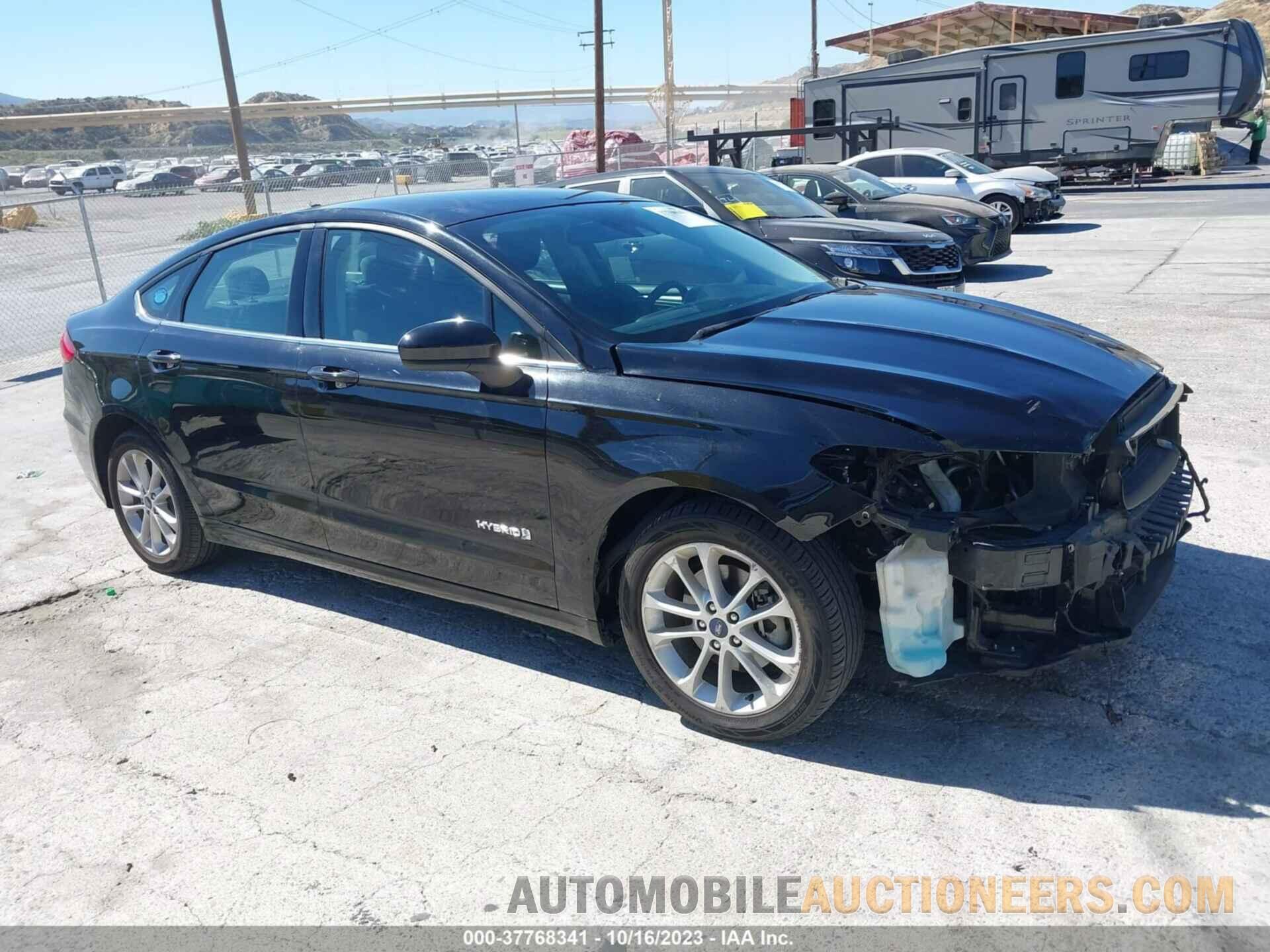 3FA6P0LU5KR199933 FORD FUSION HYBRID 2019