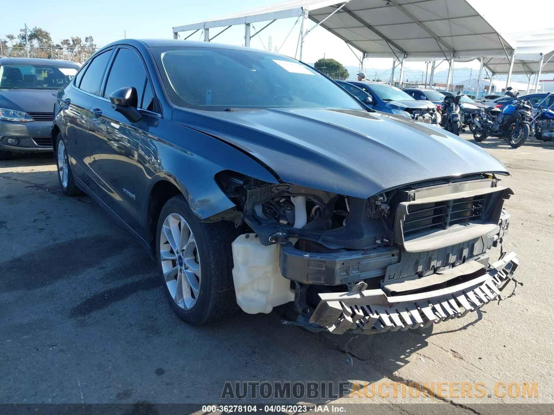 3FA6P0LU5KR261590 FORD FUSION HYBRID 2019