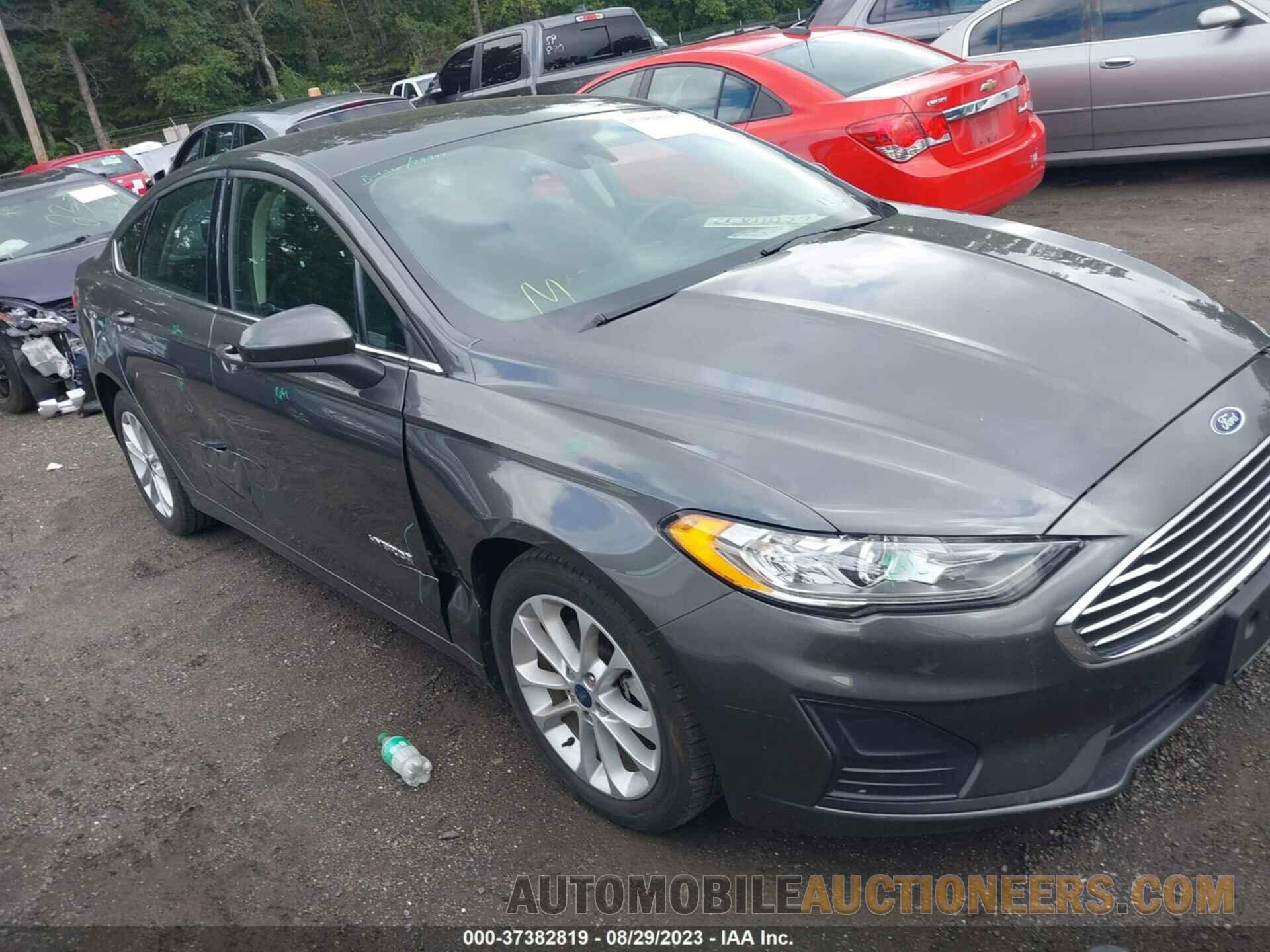 3FA6P0LU5KR277689 FORD FUSION HYBRID 2019