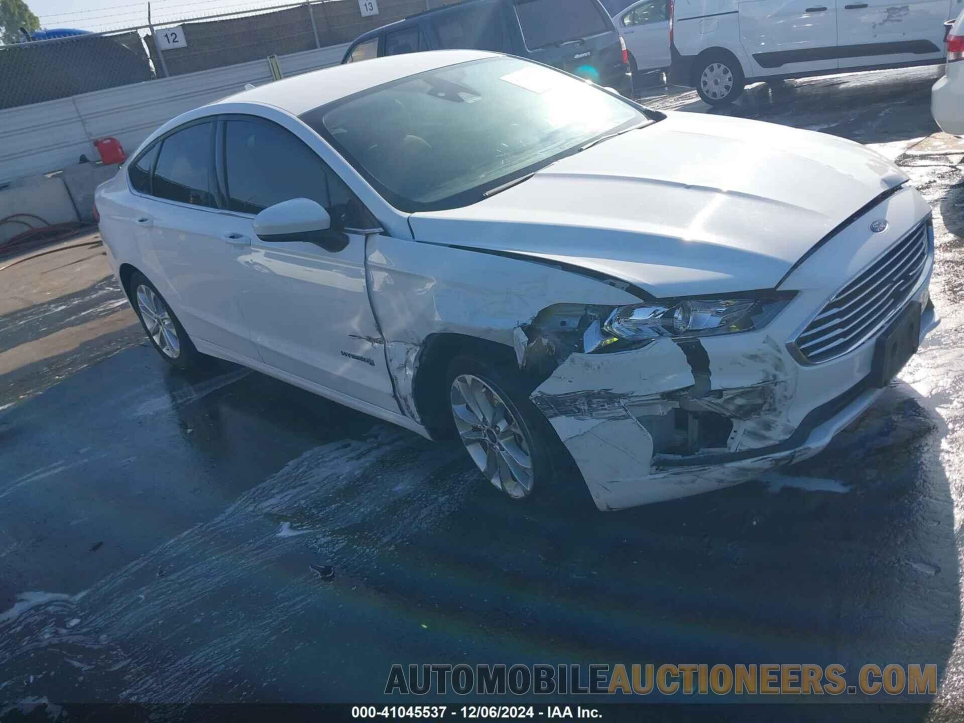 3FA6P0LU6KR225682 FORD FUSION HYBRID 2019