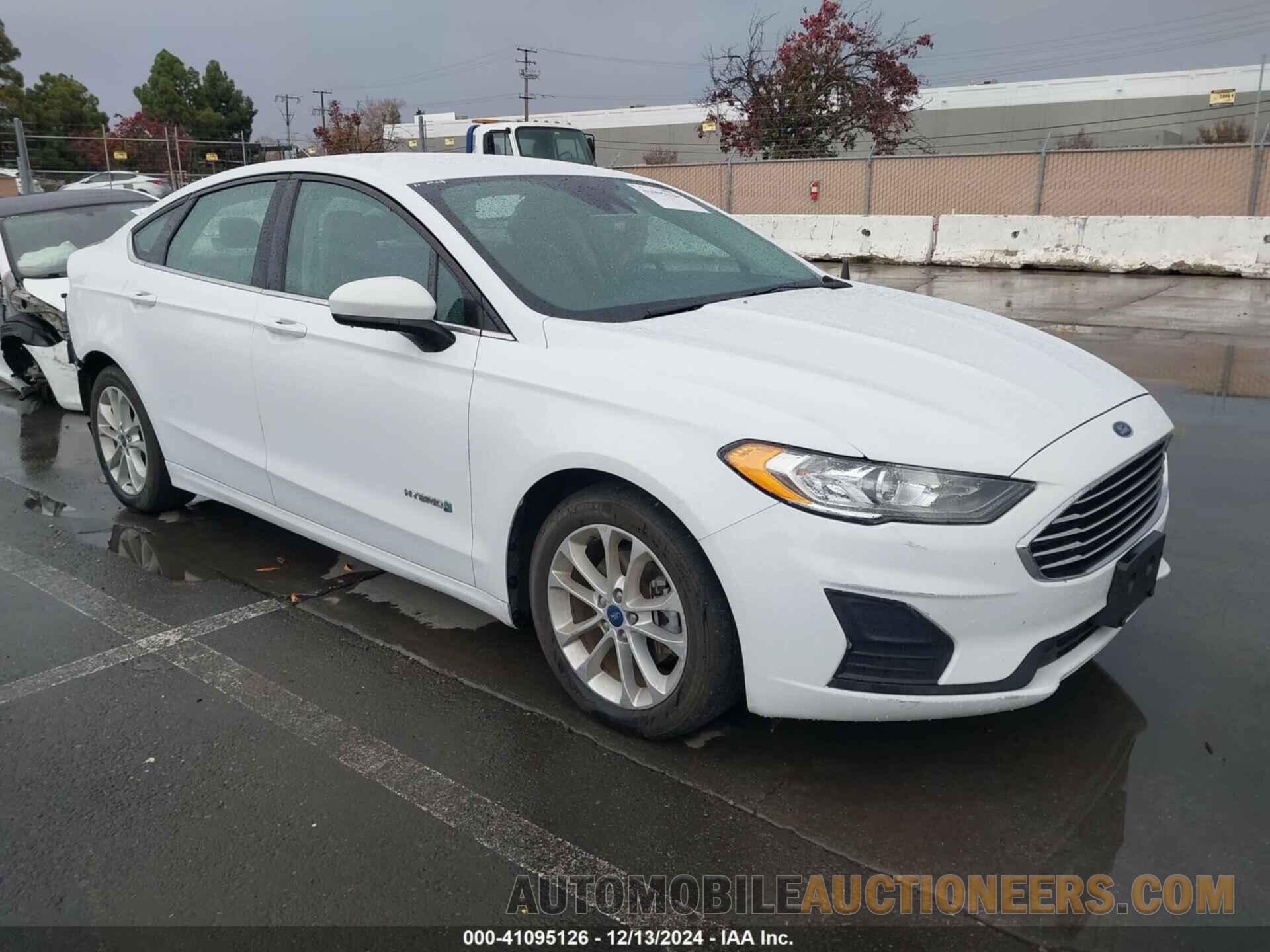 3FA6P0LU7KR113084 FORD FUSION HYBRID 2019