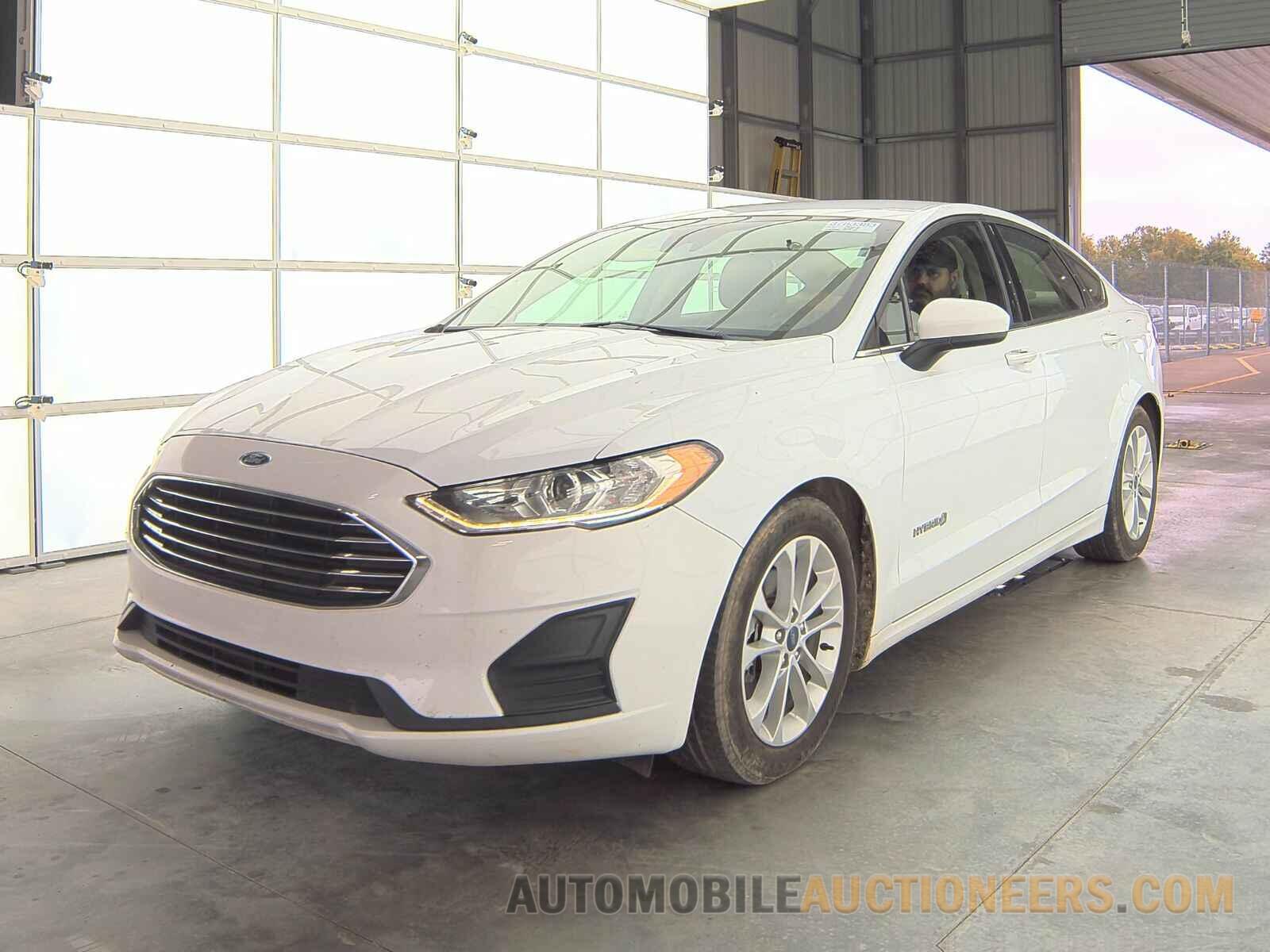 3FA6P0LU7KR263423 Ford Fusion Hybrid 2019