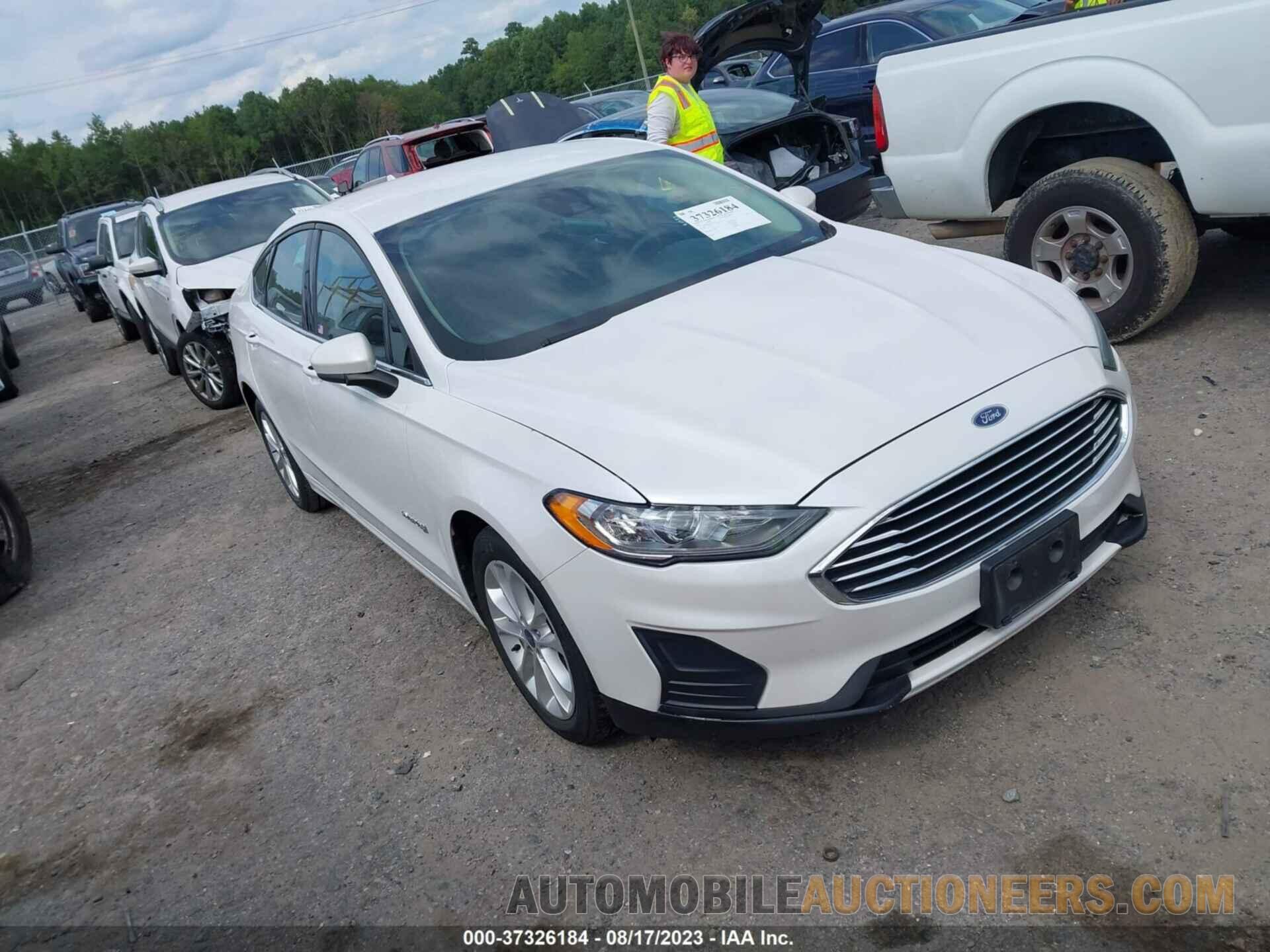 3FA6P0LU8KR159216 FORD FUSION HYBRID 2019