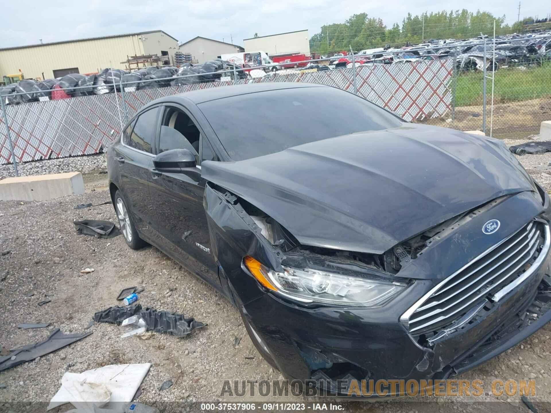 3FA6P0LU9KR197294 FORD FUSION HYBRID 2019