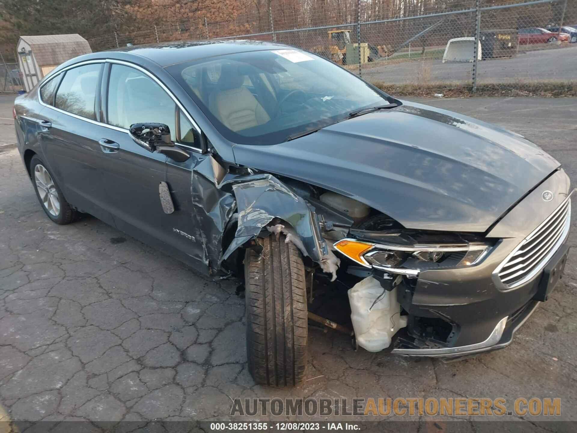 3FA6P0MU0KR125527 FORD FUSION HYBRID 2019