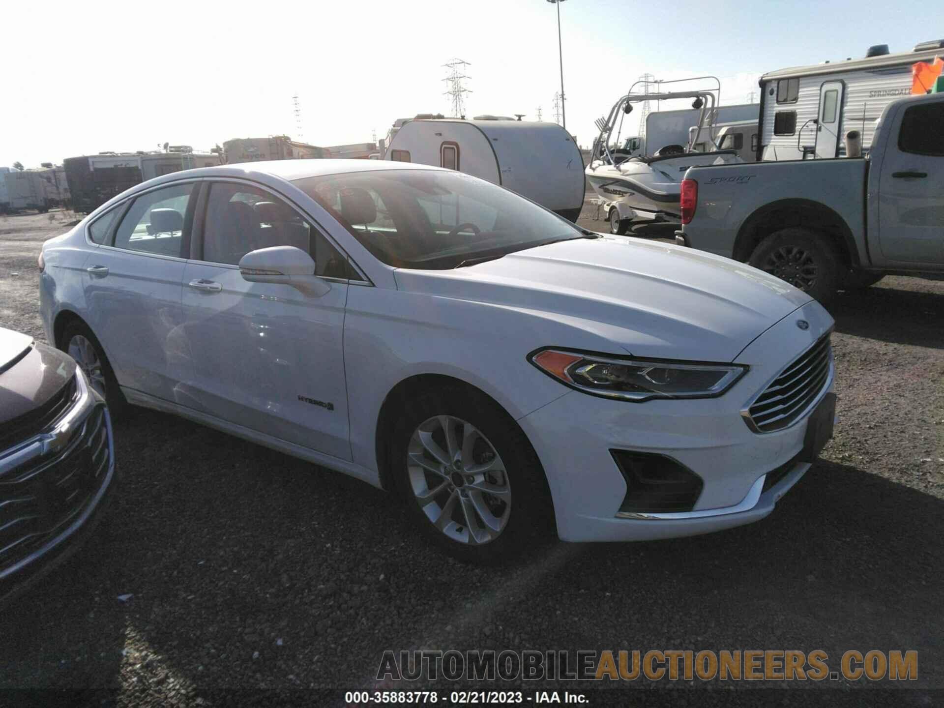 3FA6P0MU0KR239897 FORD FUSION HYBRID 2019