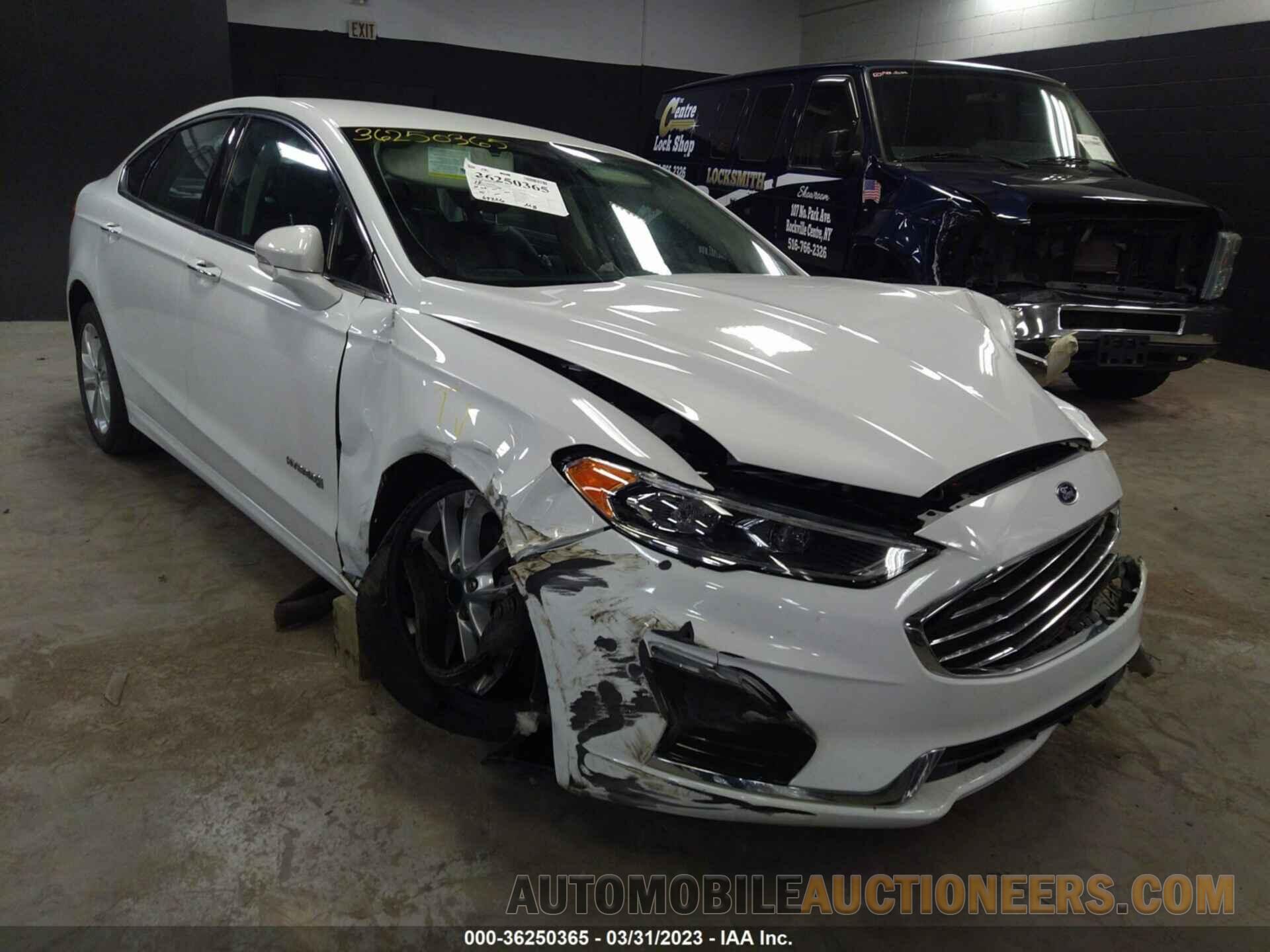 3FA6P0MU1KR138870 FORD FUSION HYBRID 2019