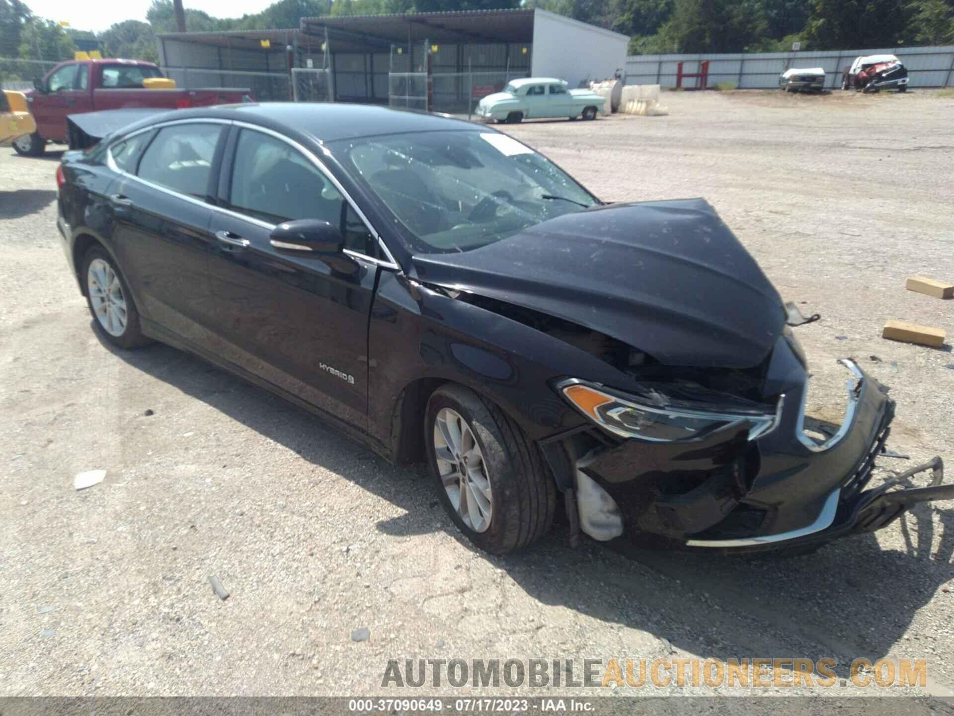 3FA6P0MU1KR185686 FORD FUSION HYBRID 2019