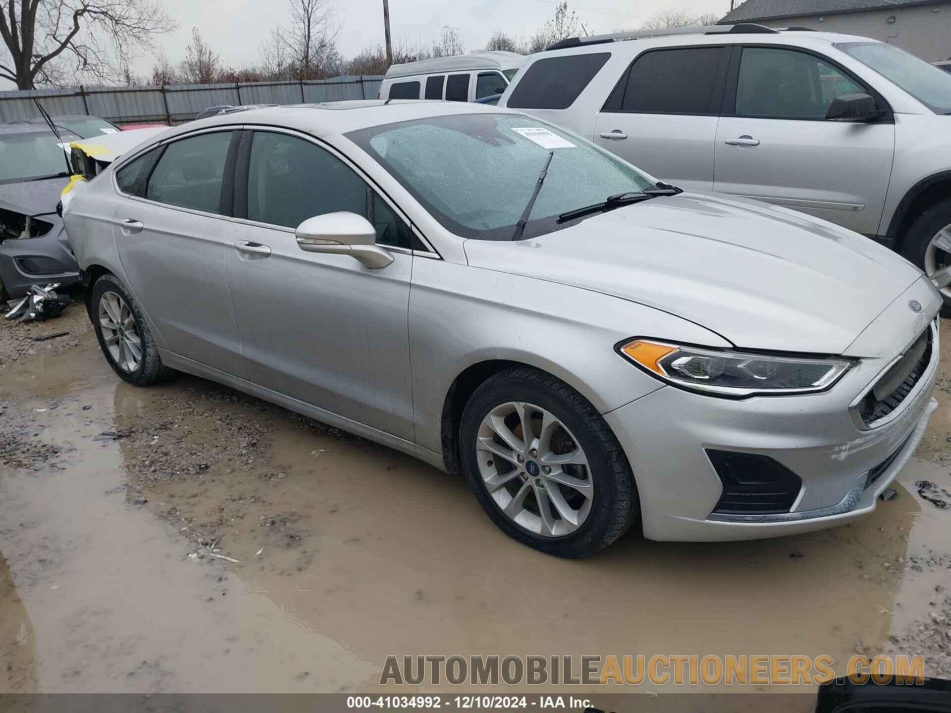 3FA6P0MU1KR256109 FORD FUSION HYBRID 2019