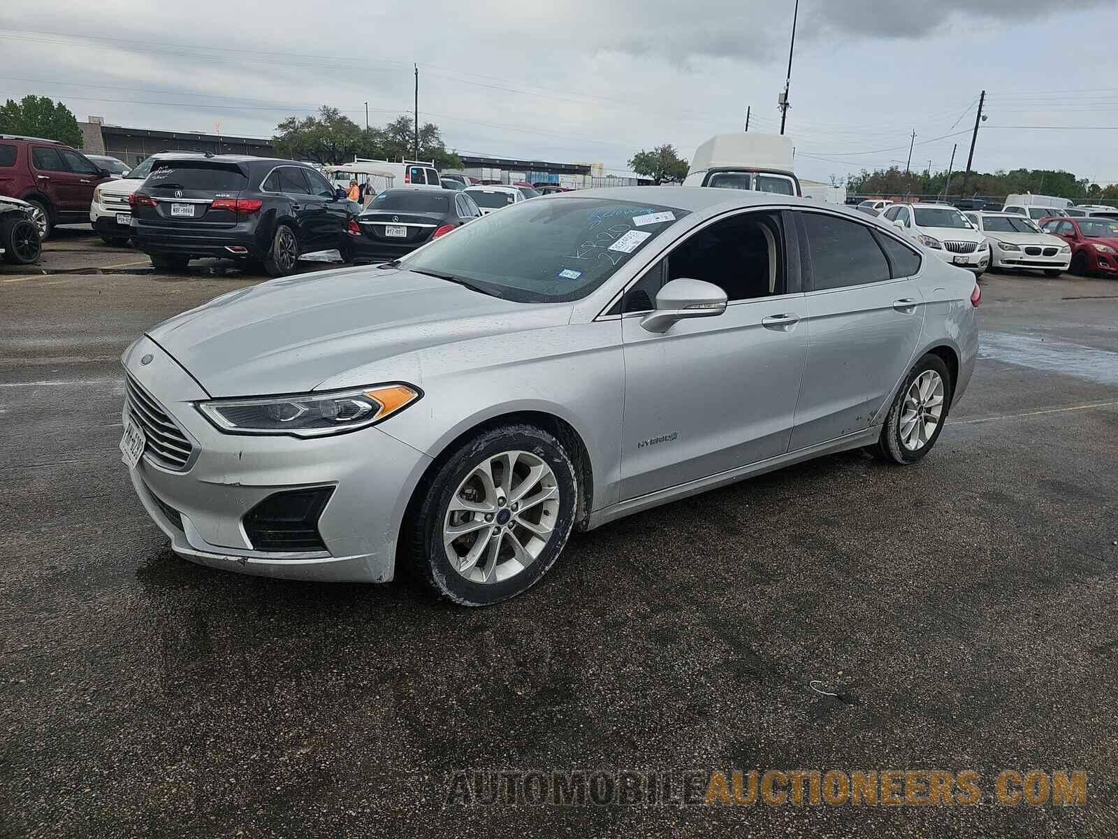 3FA6P0MU2KR202978 Ford Fusion Hybrid 2019