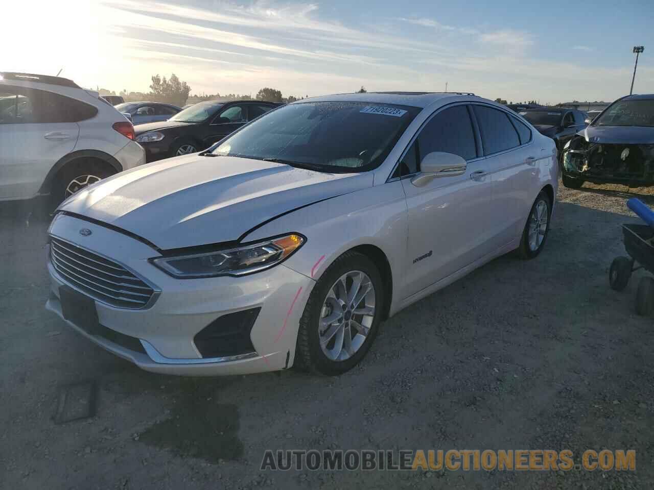 3FA6P0MU3KR135761 FORD FUSION 2019