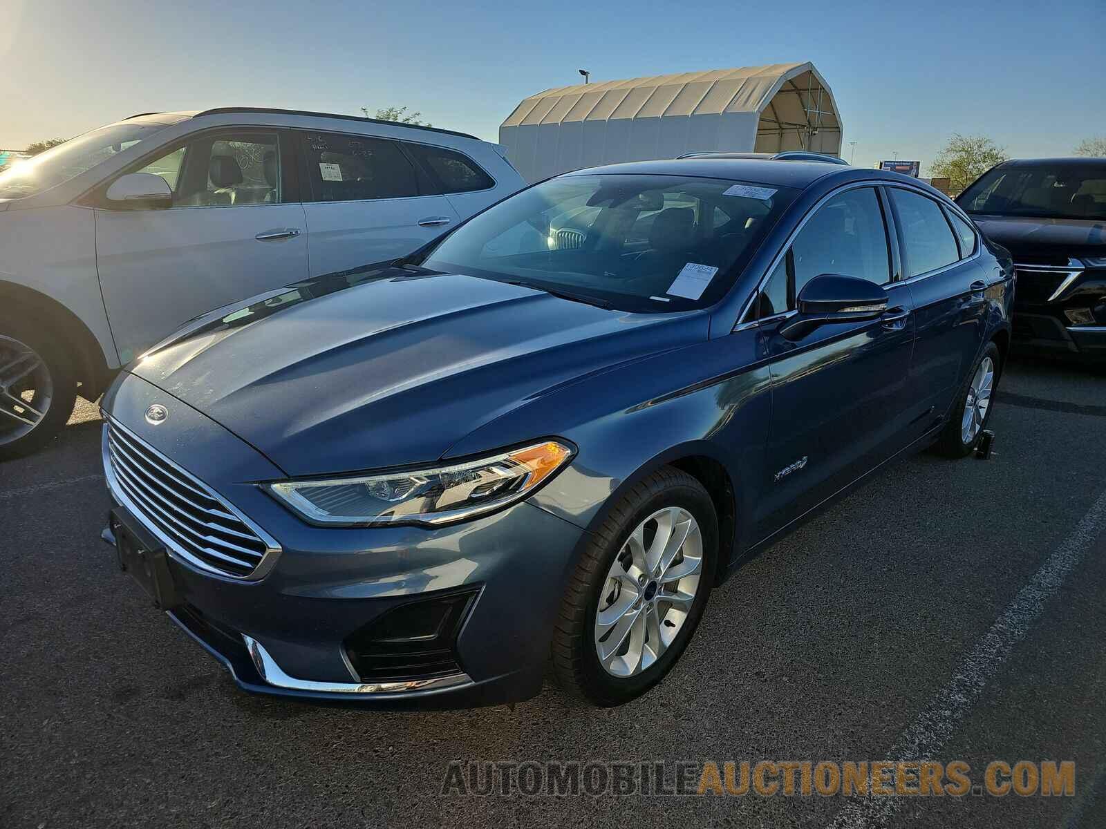 3FA6P0MU3KR174608 Ford Fusion Hybrid 2019