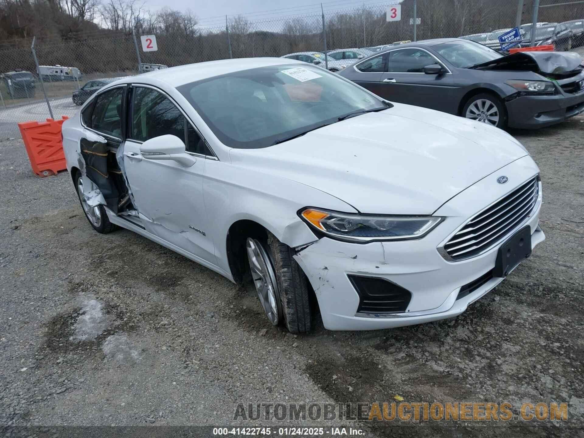 3FA6P0MU3KR189612 FORD FUSION HYBRID 2019