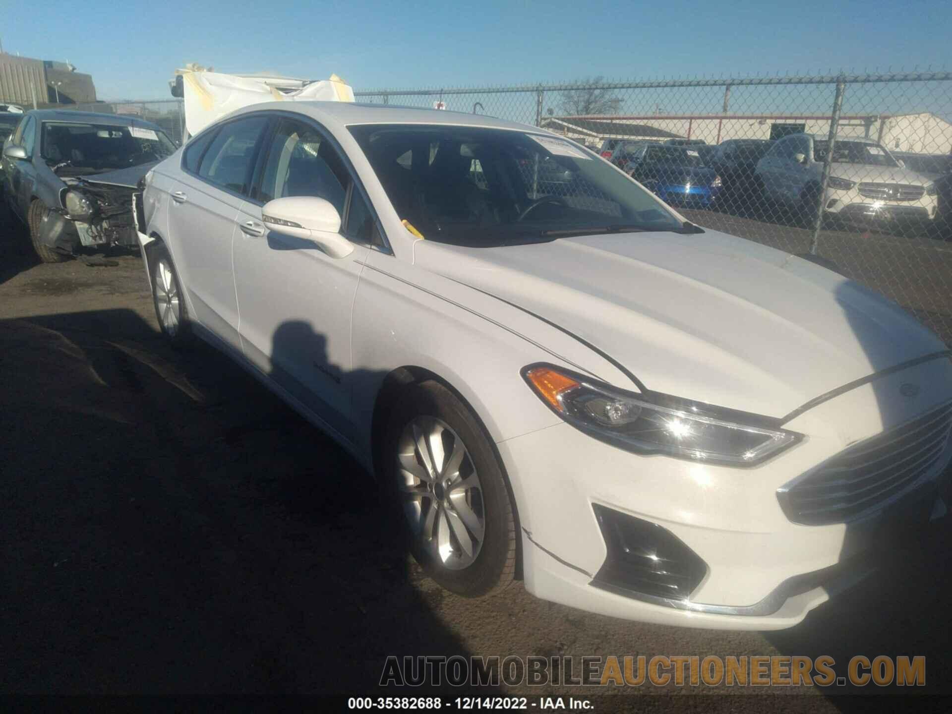 3FA6P0MU4KR146171 FORD FUSION HYBRID 2019