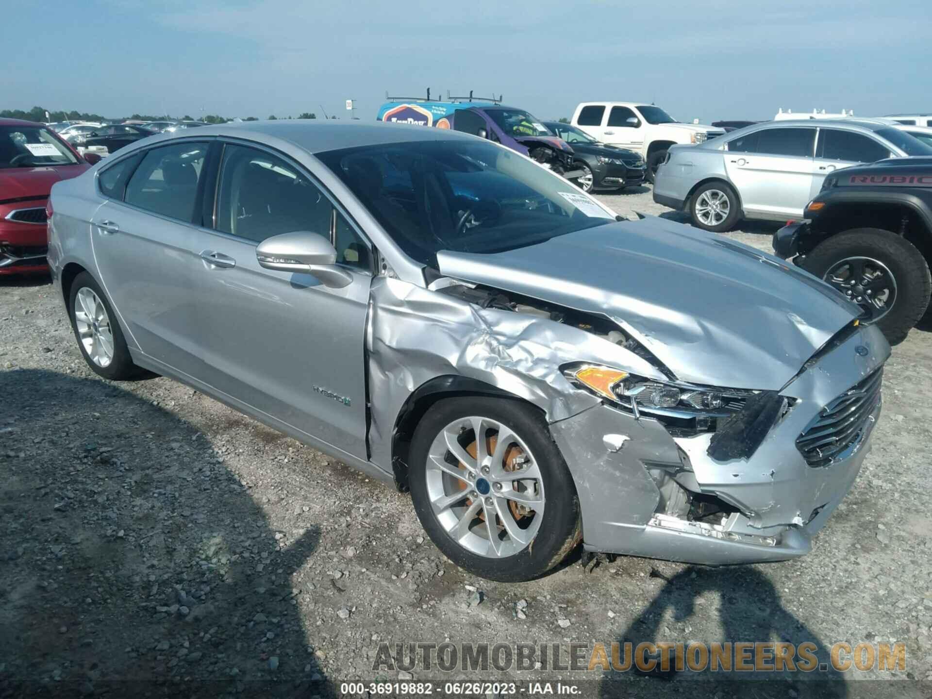 3FA6P0MU5KR119674 FORD FUSION HYBRID 2019