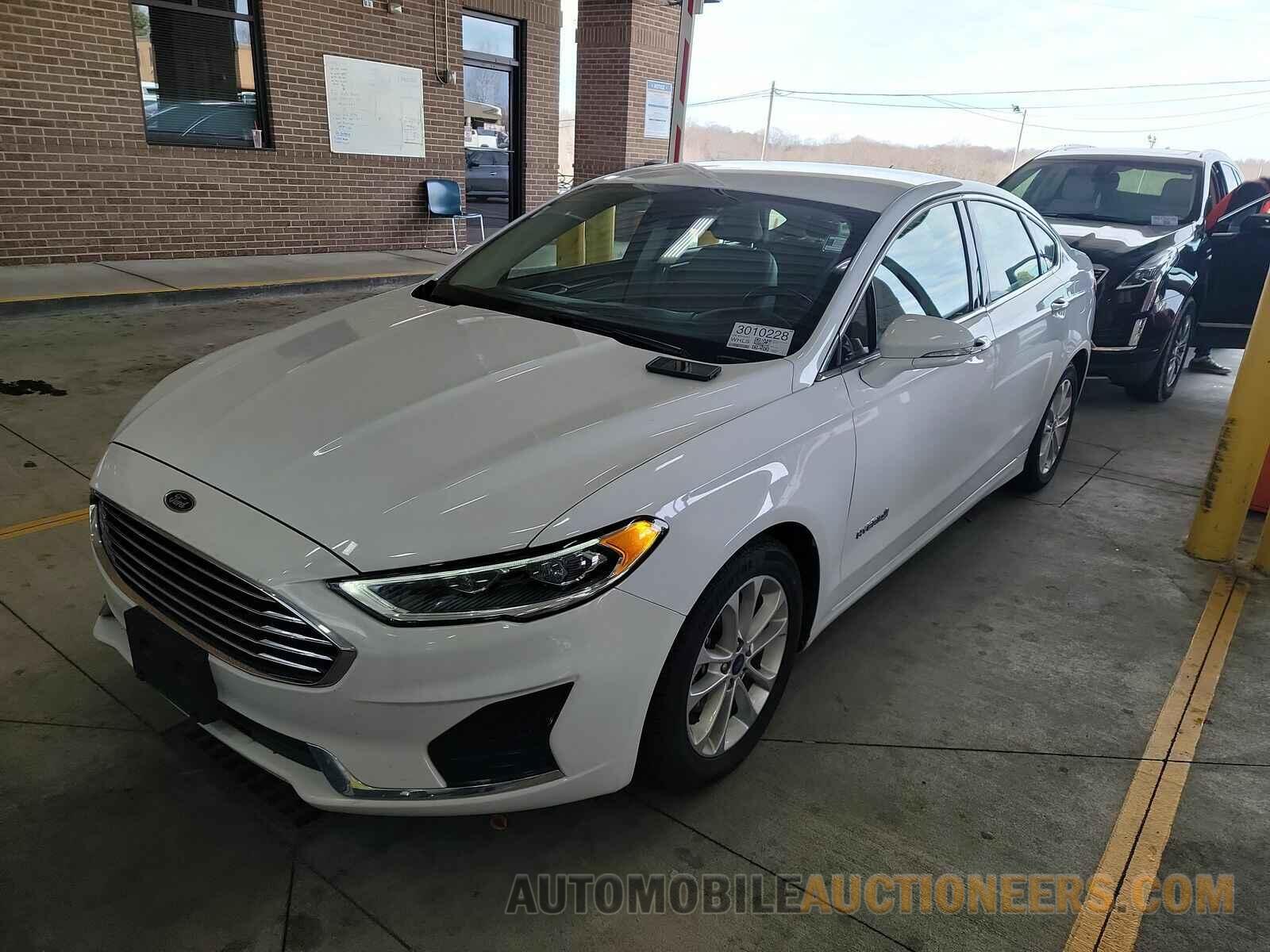 3FA6P0MU5KR154327 Ford Fusion Hybrid 2019