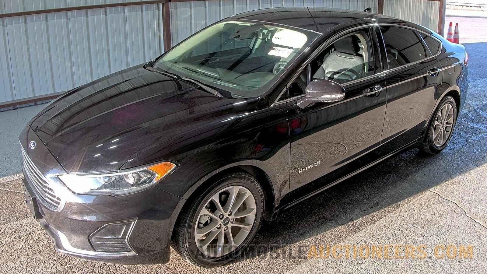 3FA6P0MU5KR203820 Ford Fusion Hybrid 2019