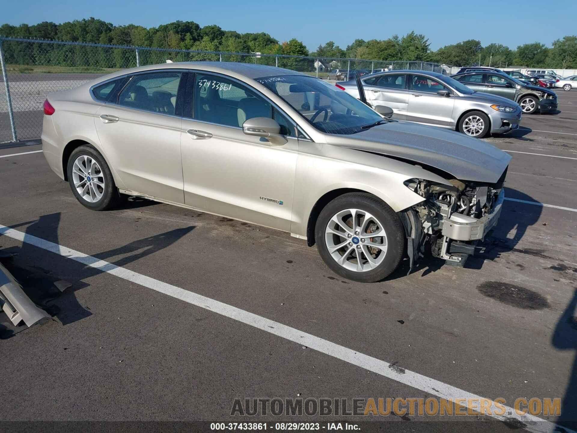 3FA6P0MU8KR138736 FORD FUSION HYBRID 2019