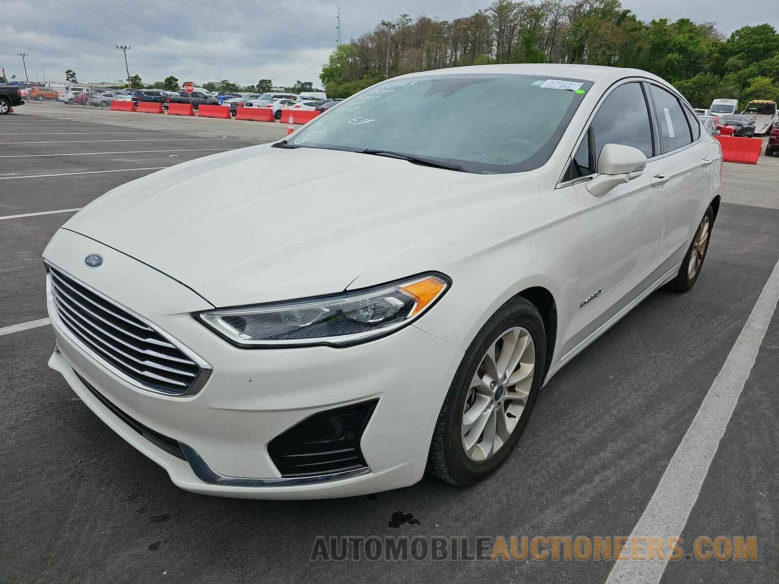 3FA6P0MU8KR162163 Ford Fusion Hybrid 2019